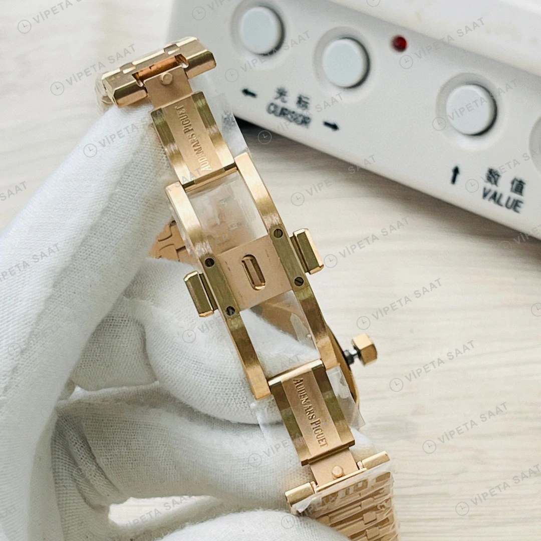 Audemars Piguet Royal Oak Siyah Kadran Gold 41mm Super Clone ETA Eta Saat detay 15