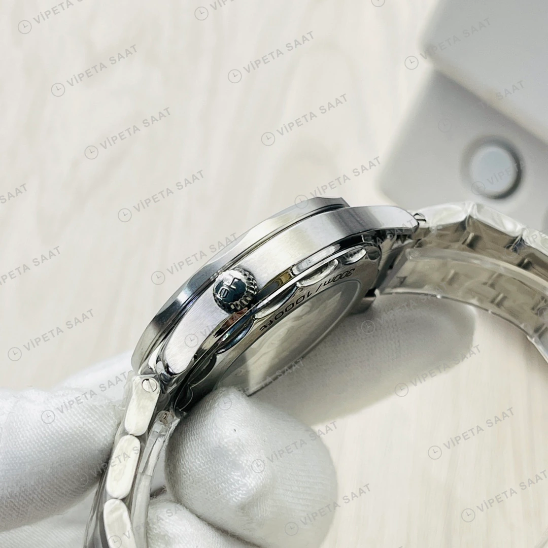 Omega Seamaster Diver 300M Mavi Kadran Çelik 42mm Super Clone ETA Eta Saat yan görünüm