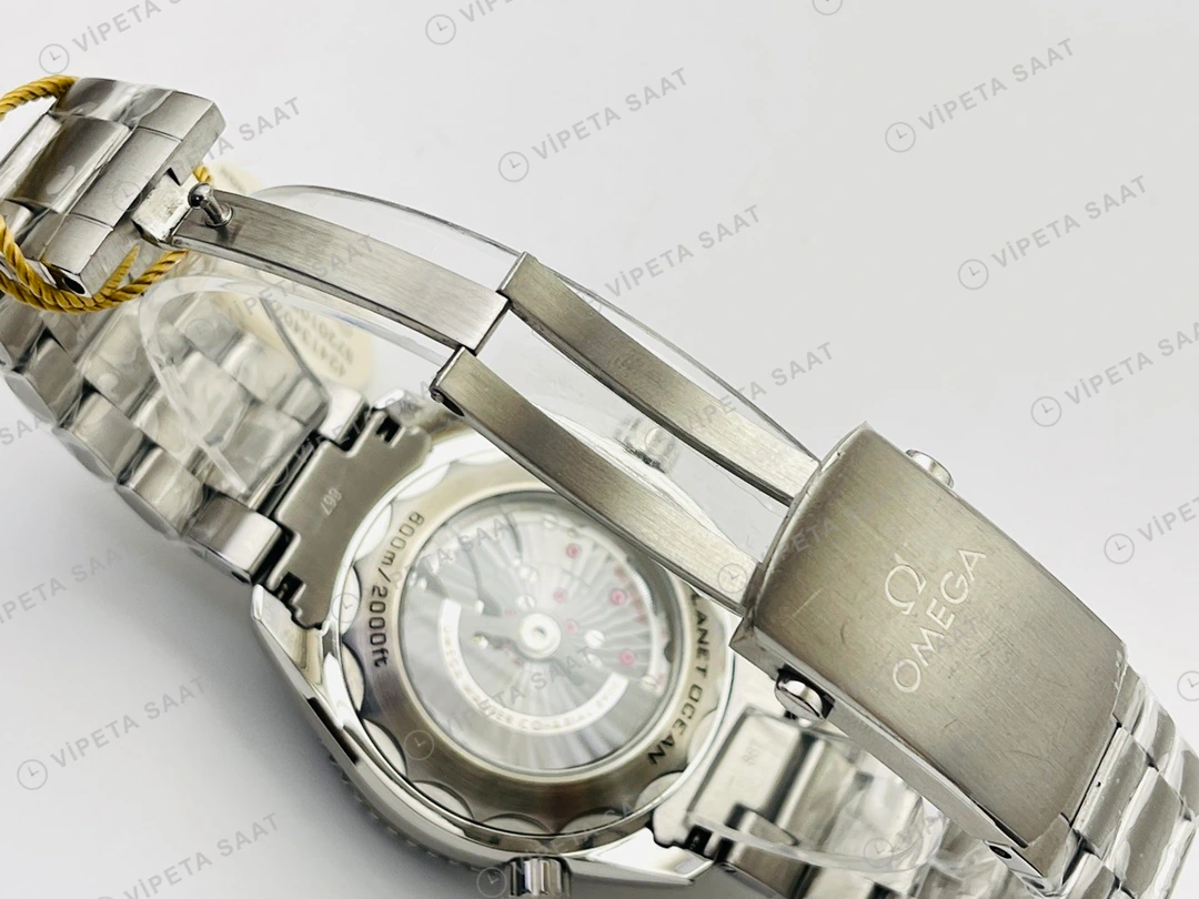 Omega Seamaster Planet Ocean 600M Beyaz Kadran Çelik 43.5mm Super Clone ETA Eta Saat yan görünüm