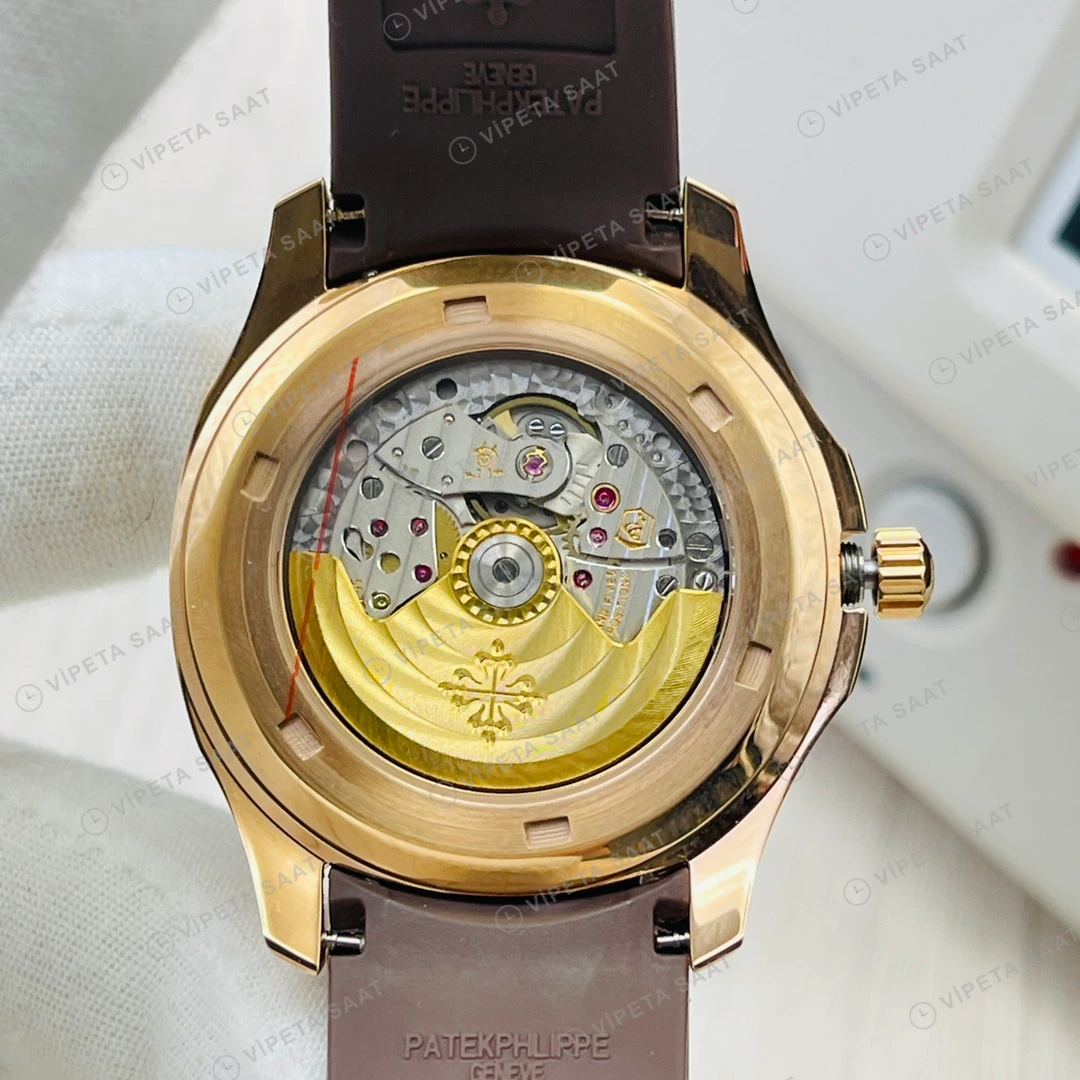 Patek Philippe Aquanaut Siyah Kadran Taşlı Bezel Rose Gold Kauçuk Kordon Super Clone ETA Eta Saat detay 3