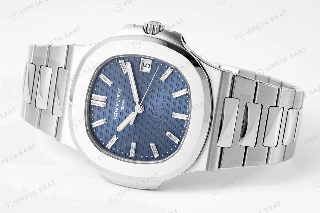 Patek Philippe Nautilus 5711- 40. Yıl Çelik Kasa Mavi Kadran Super Clone Eta Saat yan görünüm