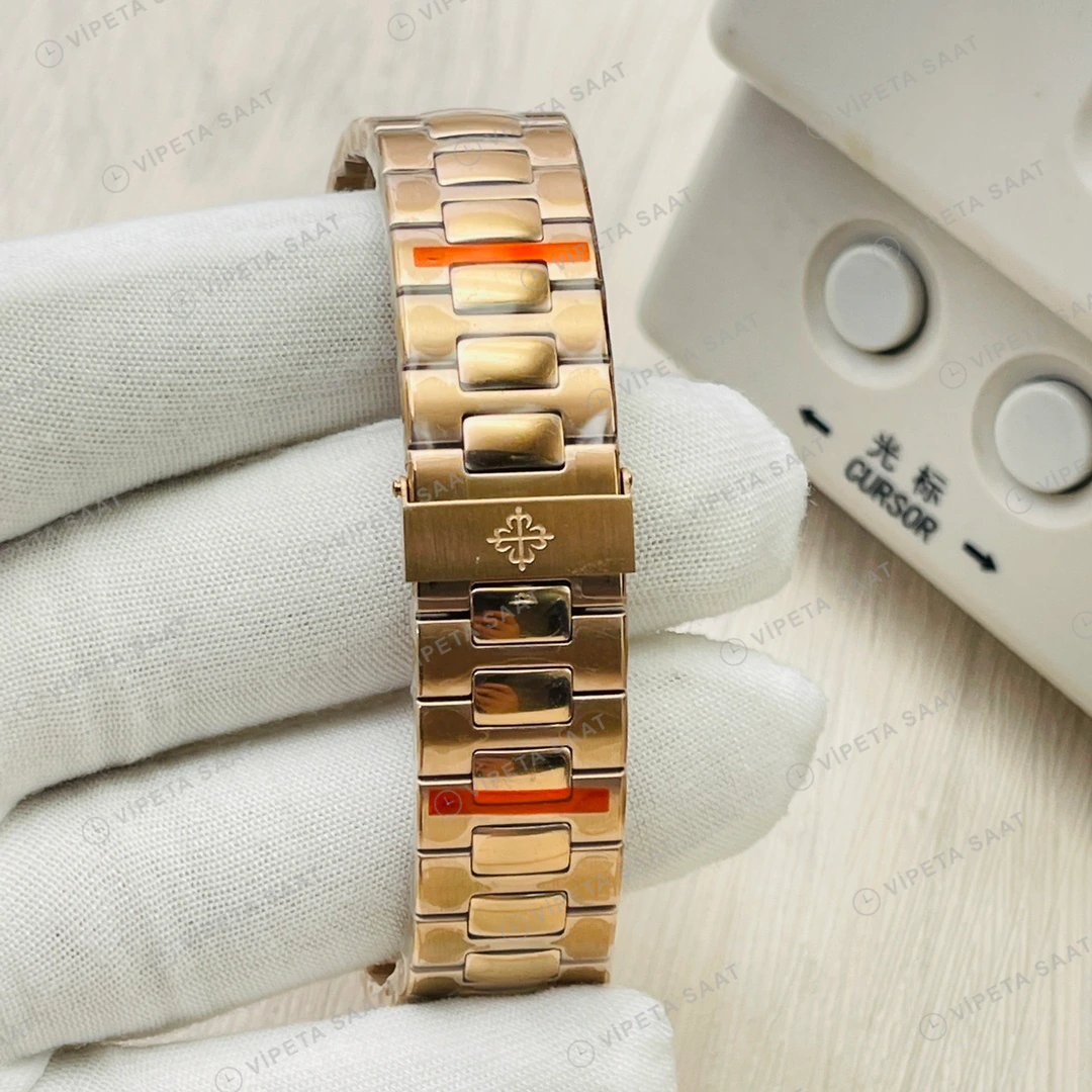 Patek Philippe Nautilus Gri Kadran Rose Gold Super Clone ETA Eta Saat detay 3