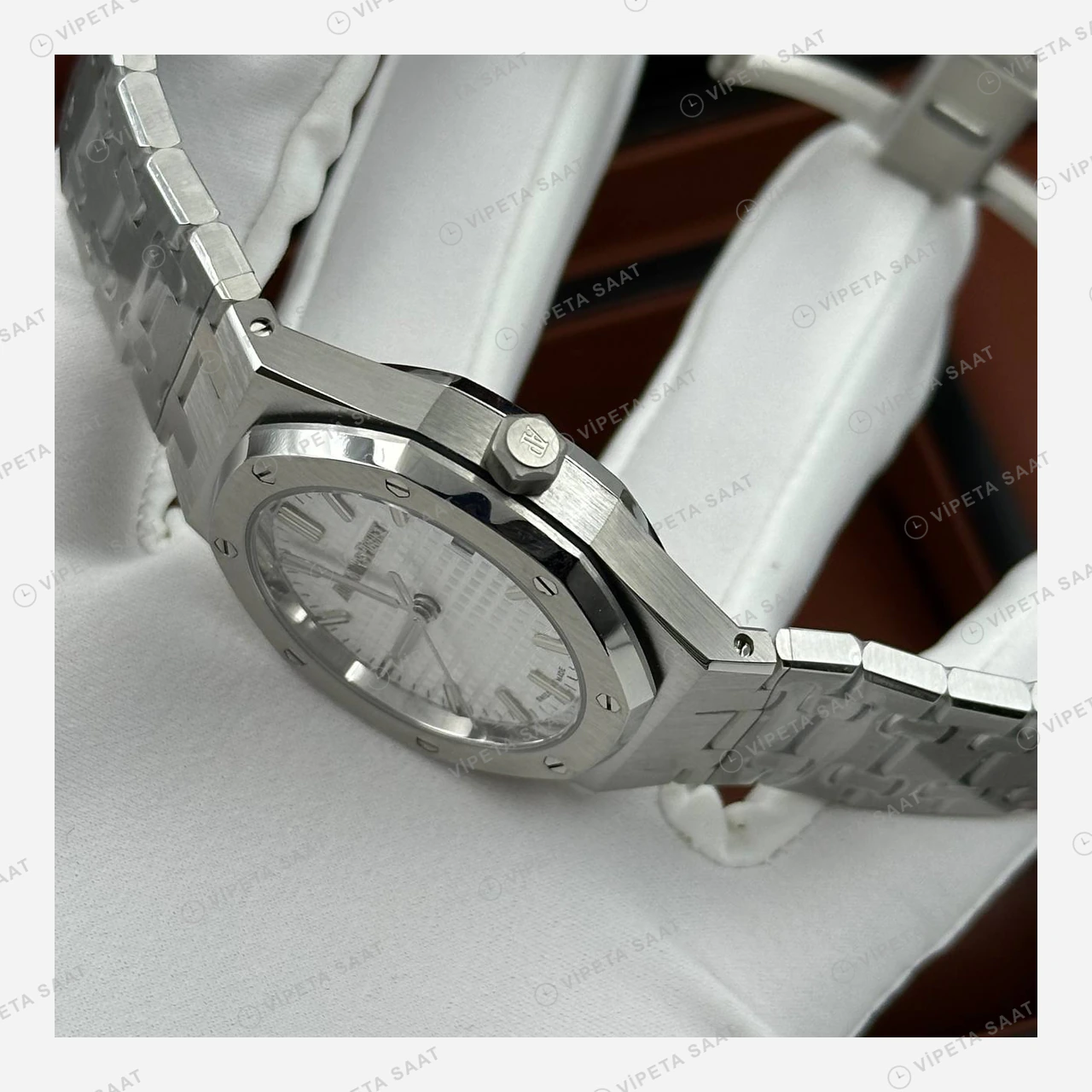 Audemars Piguet Royal Oak Beyaz Kadran Çelik Zarif Super Clone ETA Eta Saat yan görünüm