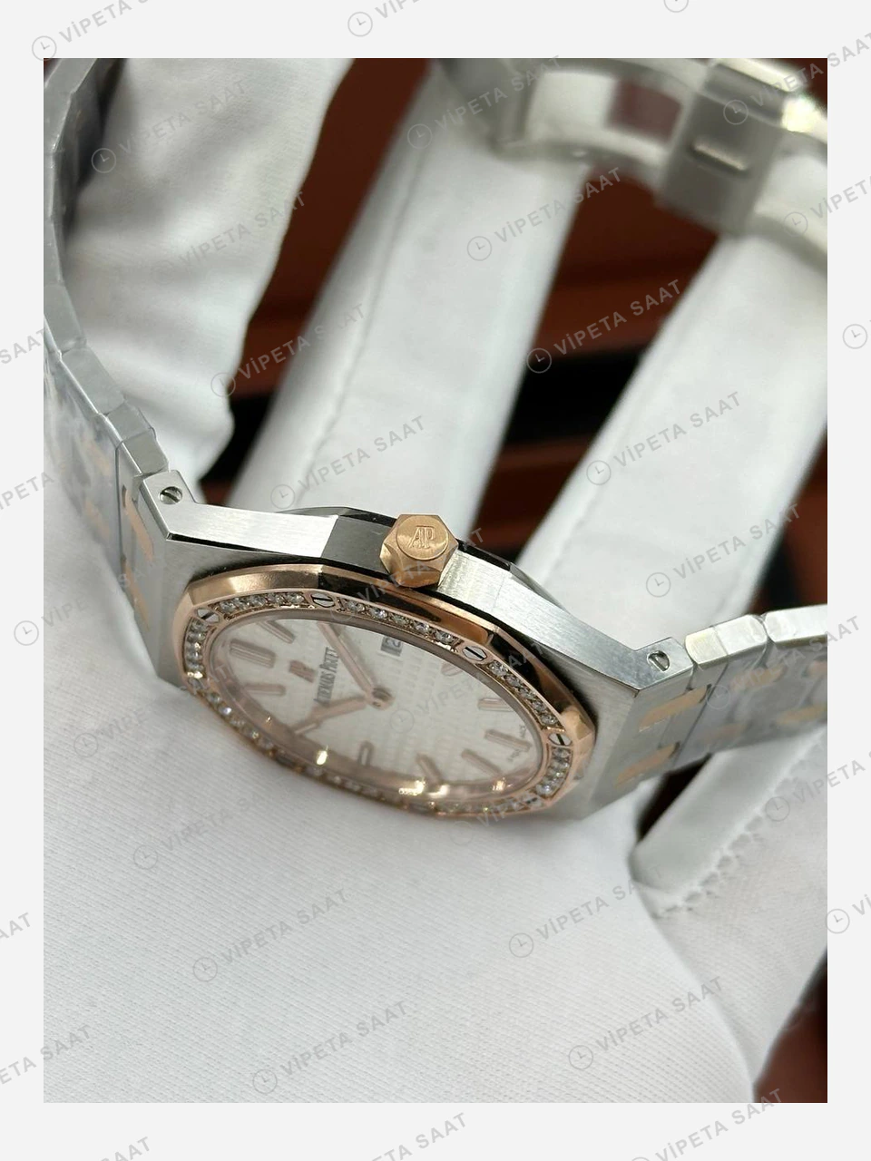 Audemars Piguet Royal Oak Beyaz Kadran Rose Gold İki Renk Super Clone ETA Eta Saat yan görünüm