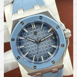 Audemars Piguet Royal Oak Buz Mavisi Kadran Kauçuk Super Clone ETA Eta Saat karşıdan görünüm