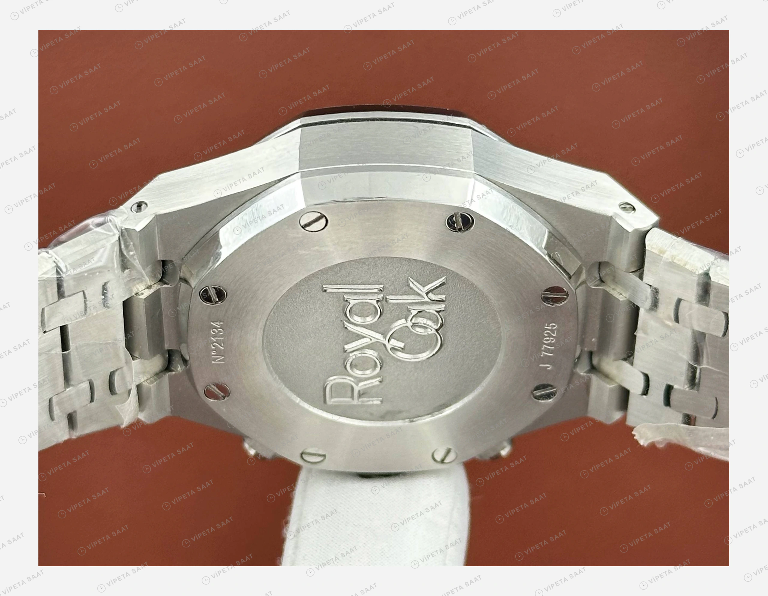 Audemars Piguet Royal Oak Mavi Kadran Çelik Klasik Super Clone ETA Saat AP0213 yan görünüm