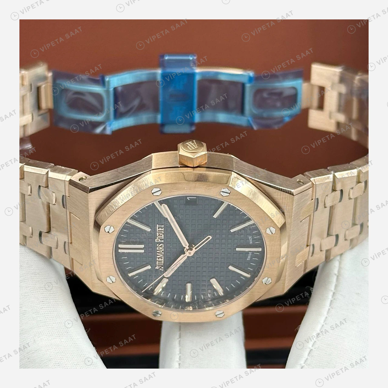 Audemars Piguet Royal Oak Mavi Kadran Rose Gold Super Clone ETA Eta Saat yan görünüm