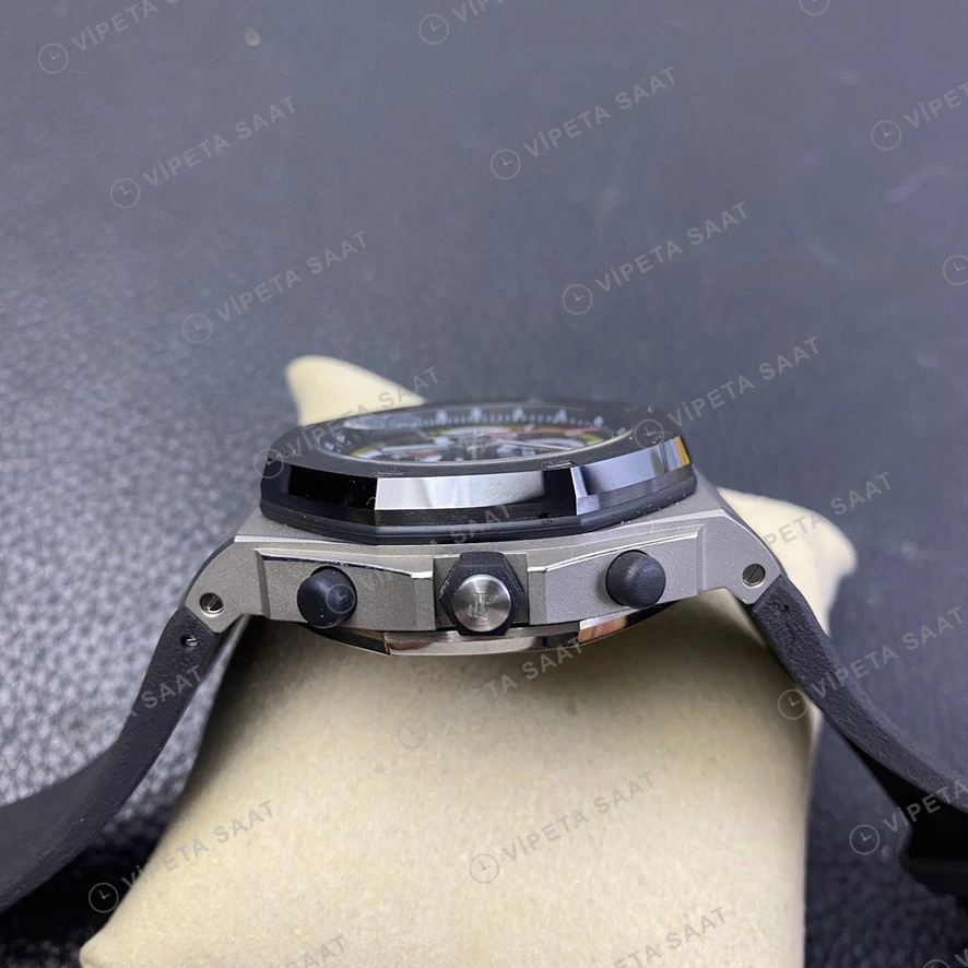 Audemars Piguet Royal Oak Offshore Chronograph Siyah Kadran Sari Detay Seramik Bezel Titanyum Kasa Siyah Kaucuk Kordon Super Clone Eta Eta Saat detay 3