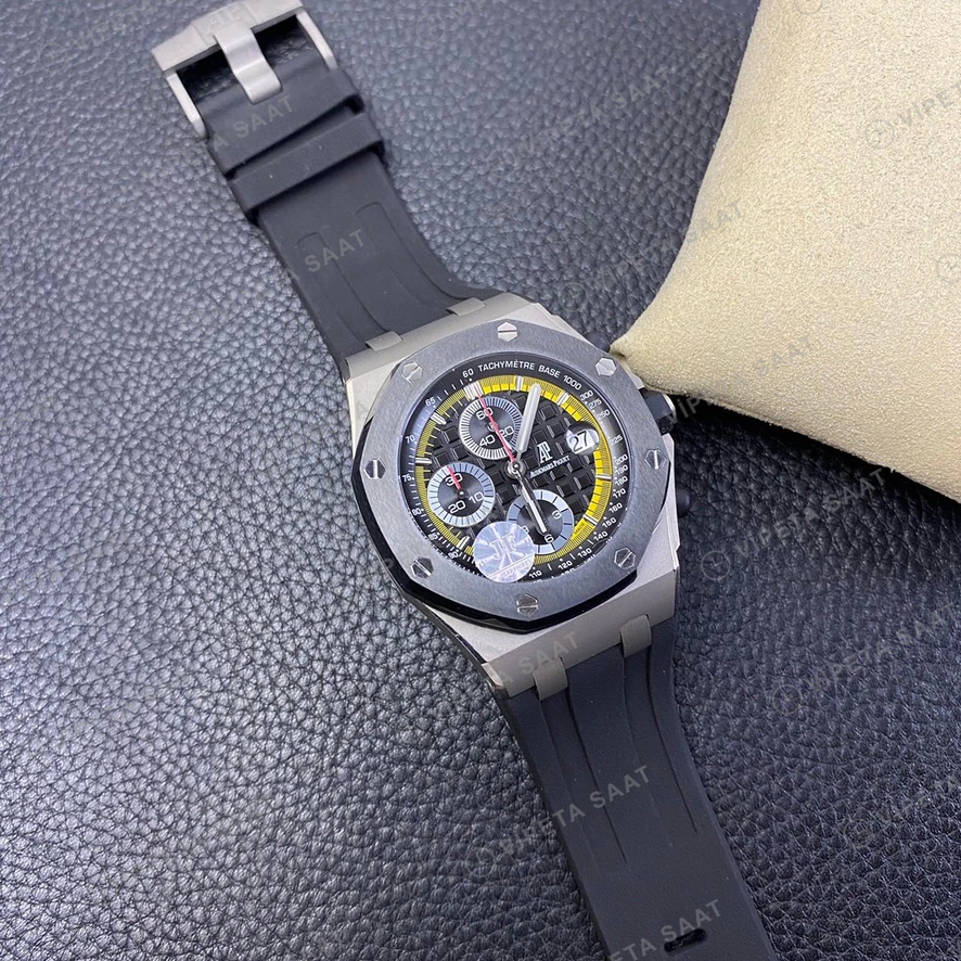 Audemars Piguet Royal Oak Offshore Chronograph Siyah Kadran Sari Detay Seramik Bezel Titanyum Kasa Siyah Kaucuk Kordon Super Clone Eta Eta Saat detay 8
