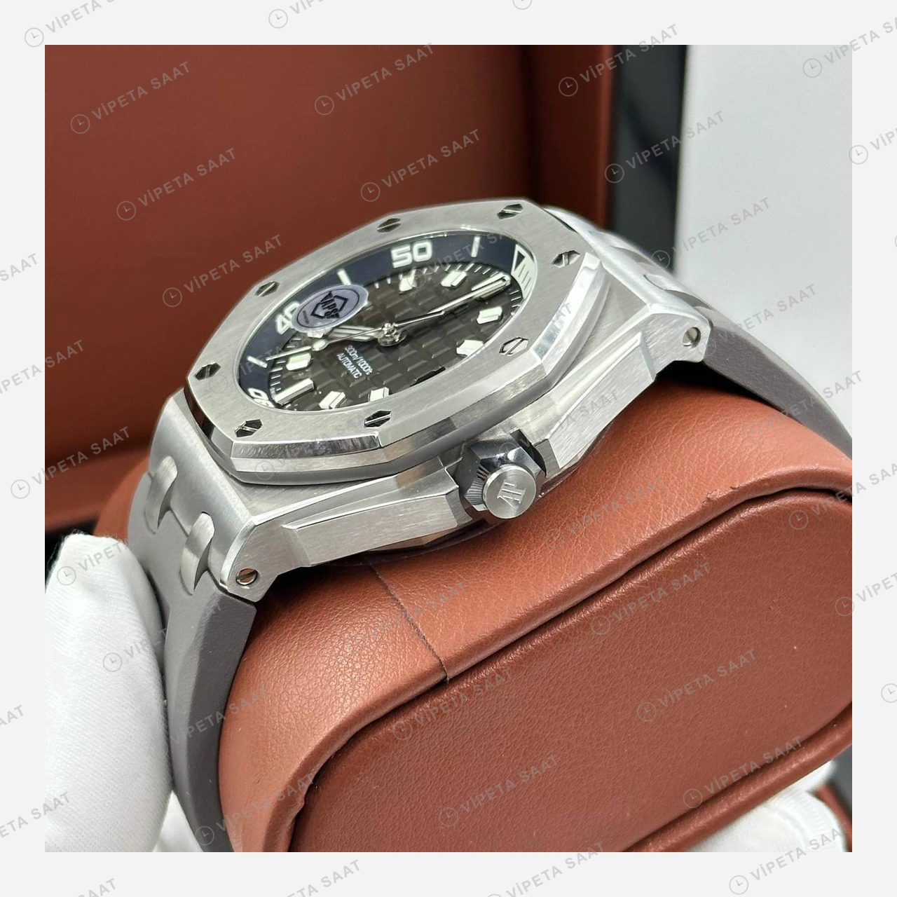 Audemars Piguet Royal Oak Offshore Diver Gri Kadran Kauçuk Super Clone ETA Eta Saat detay 5