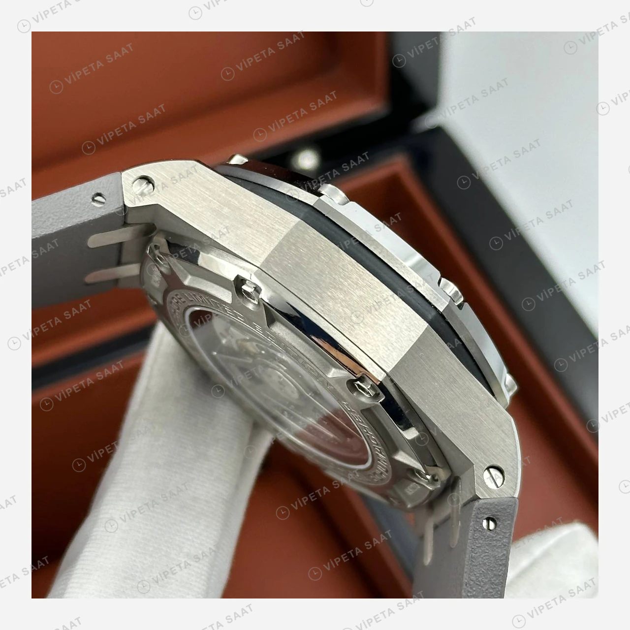 Audemars Piguet Royal Oak Offshore Gri Skeleton Kronograf Kauçuk Super Clone ETA Eta Saat yan görünüm