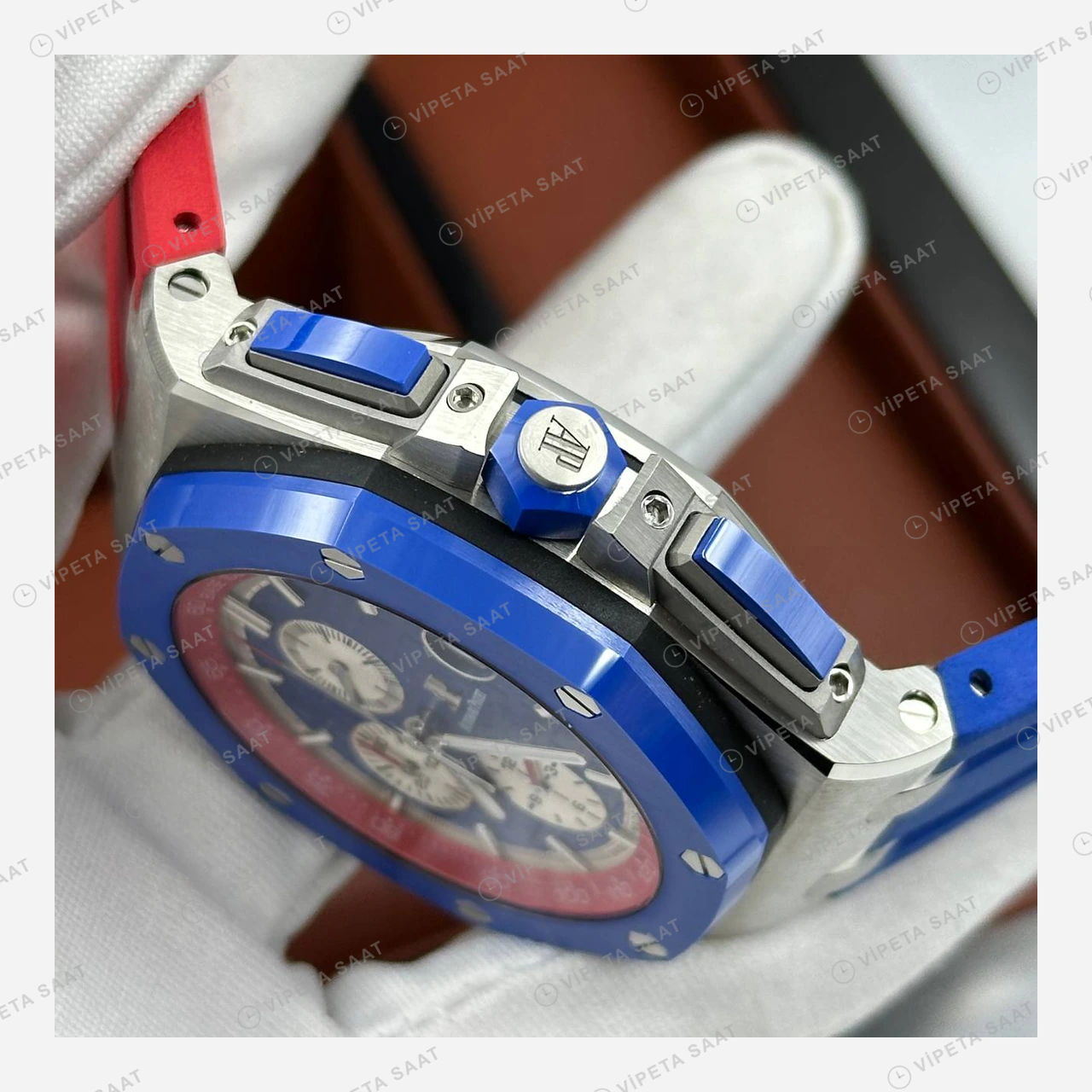 Audemars Piguet Royal Oak Offshore Mavi Kırmızı Kronograf Kauçuk Super Clone ETA Eta Saat detay 3
