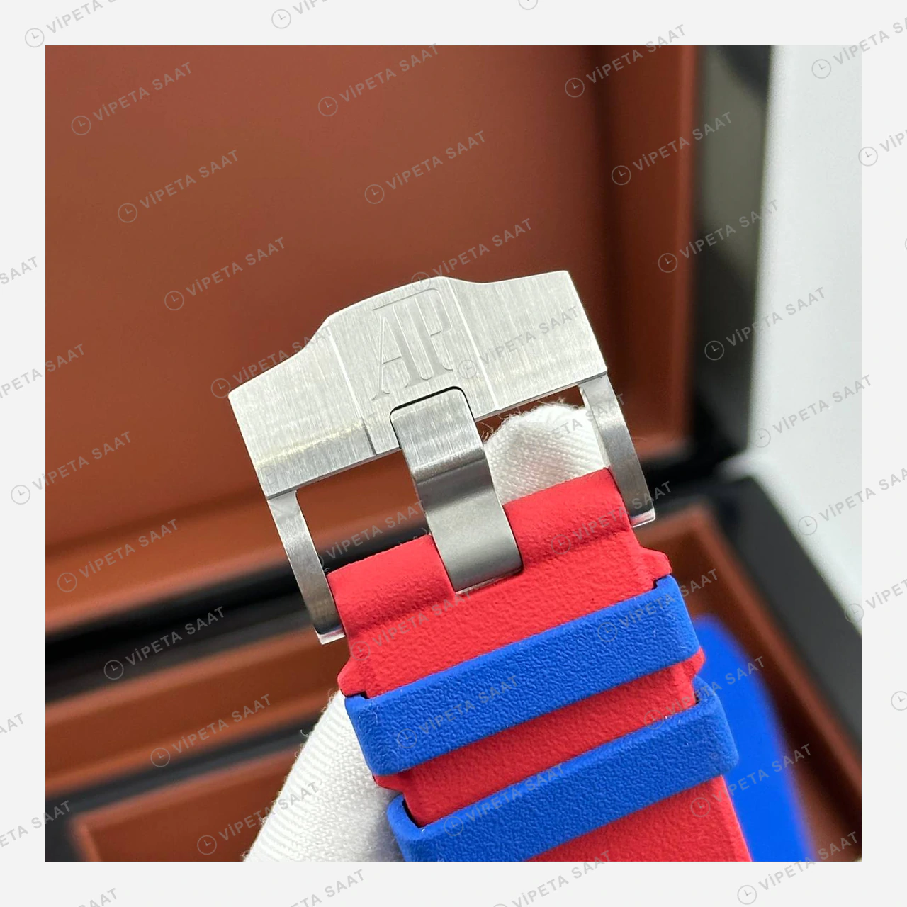 Audemars Piguet Royal Oak Offshore Mavi Kırmızı Kronograf Kauçuk Super Clone ETA Eta Saat detay 5