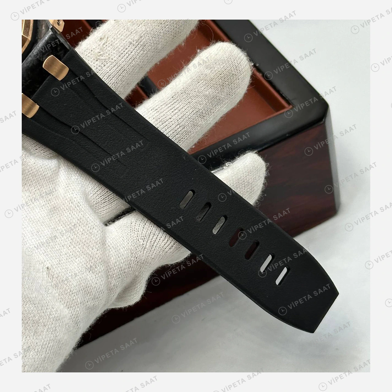 Audemars Piguet Royal Oak Offshore Siyah Rose Gold Kronograf Kauçuk Klasik Super Clone ETA Eta Saat detay 4