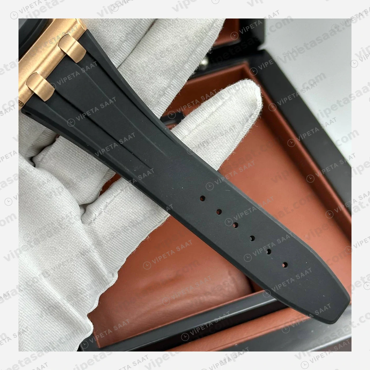 Audemars Piguet Royal Oak Offshore Siyah Rose Gold Kronograf Kauçuk Zarif Super Clone ETA Eta Saat detay 5