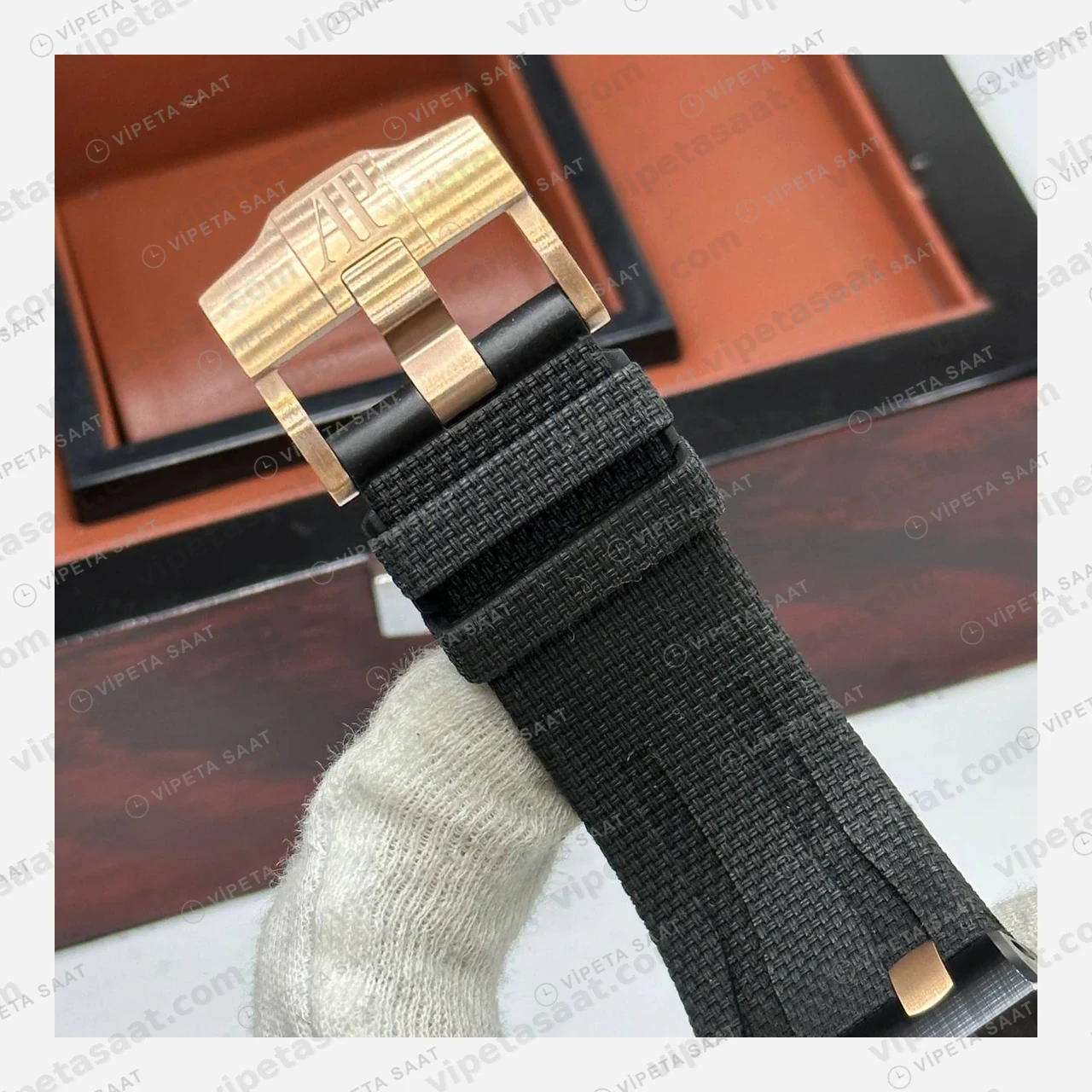 Audemars Piguet Royal Oak Offshore Skeleton Rose Gold Kauçuk Klasik Super Clone ETA Eta Saat karşıdan görünüm