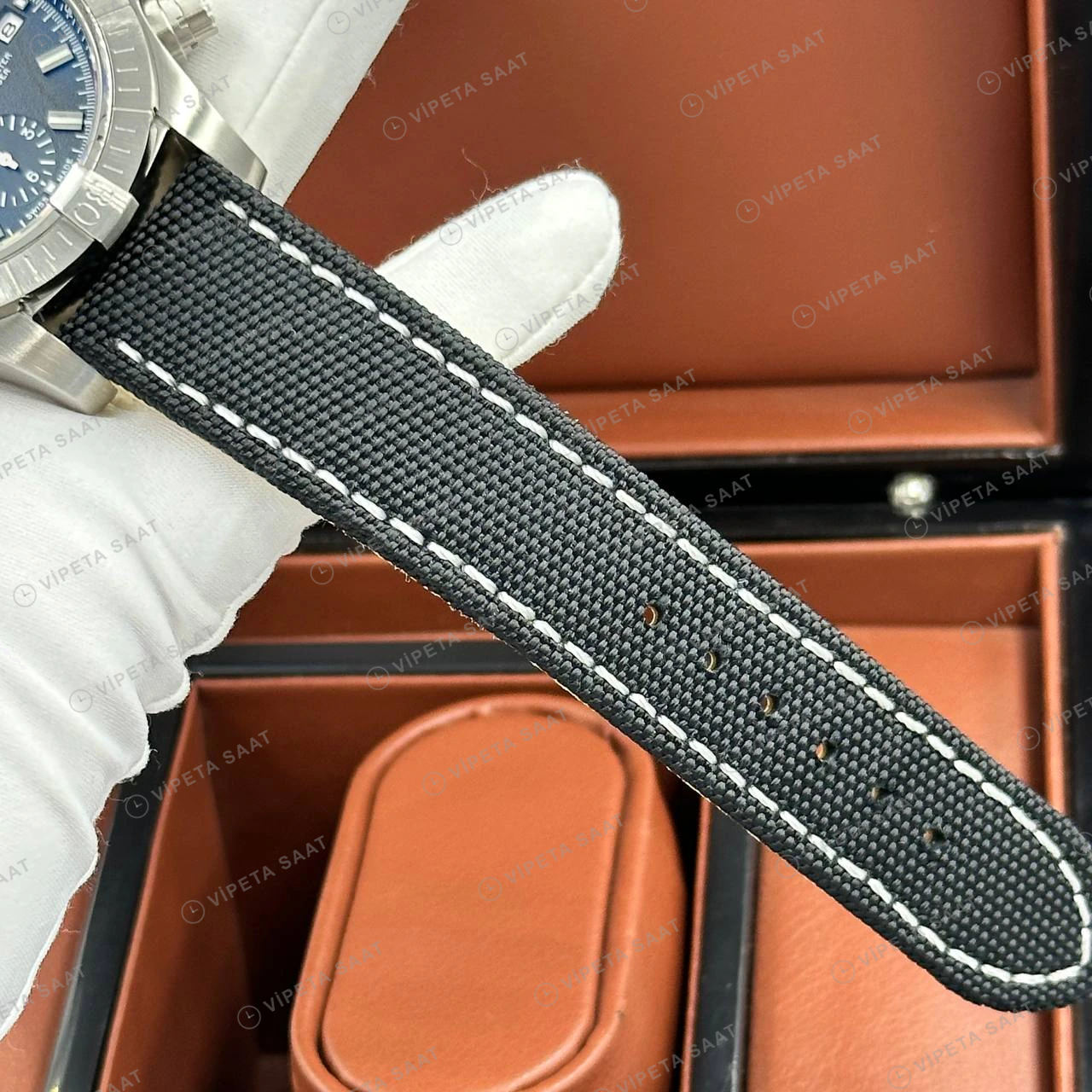 Breitling Avenger B01 44 mm Siyah Kronograf Gri Nato AB0147101B1X1 Super Clone ETA Eta Saat detay 3