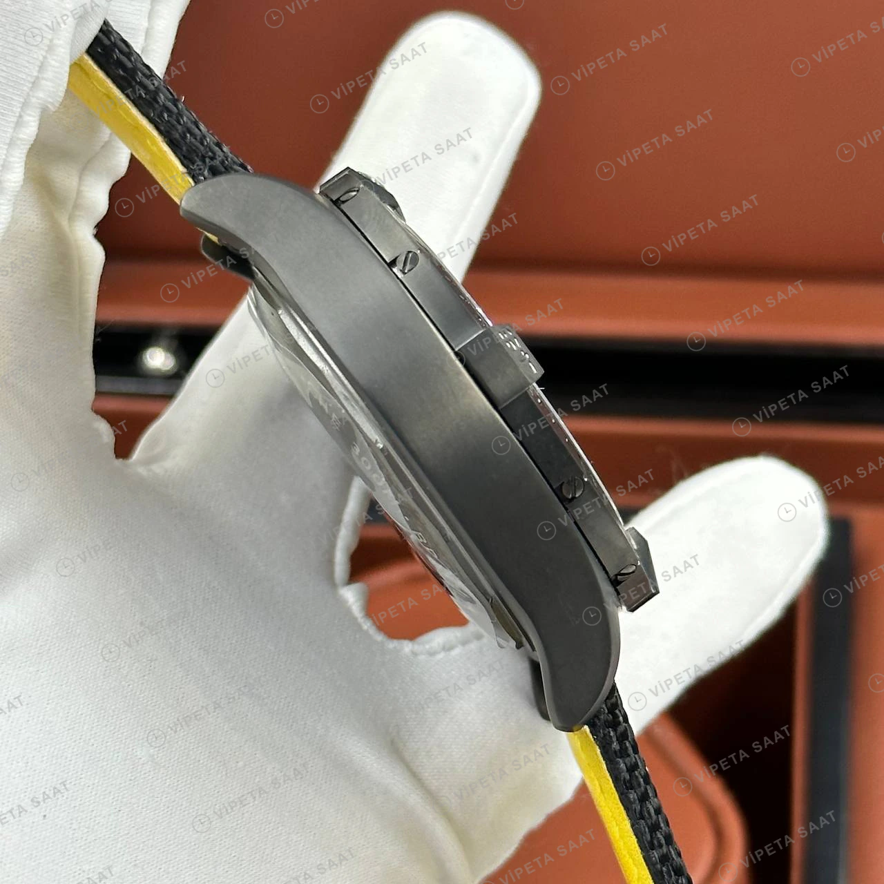Breitling Avenger B01 44 mm Siyah Kronograf Nato AB0147101B1X1 Super Clone ETA Eta Saat detay 4