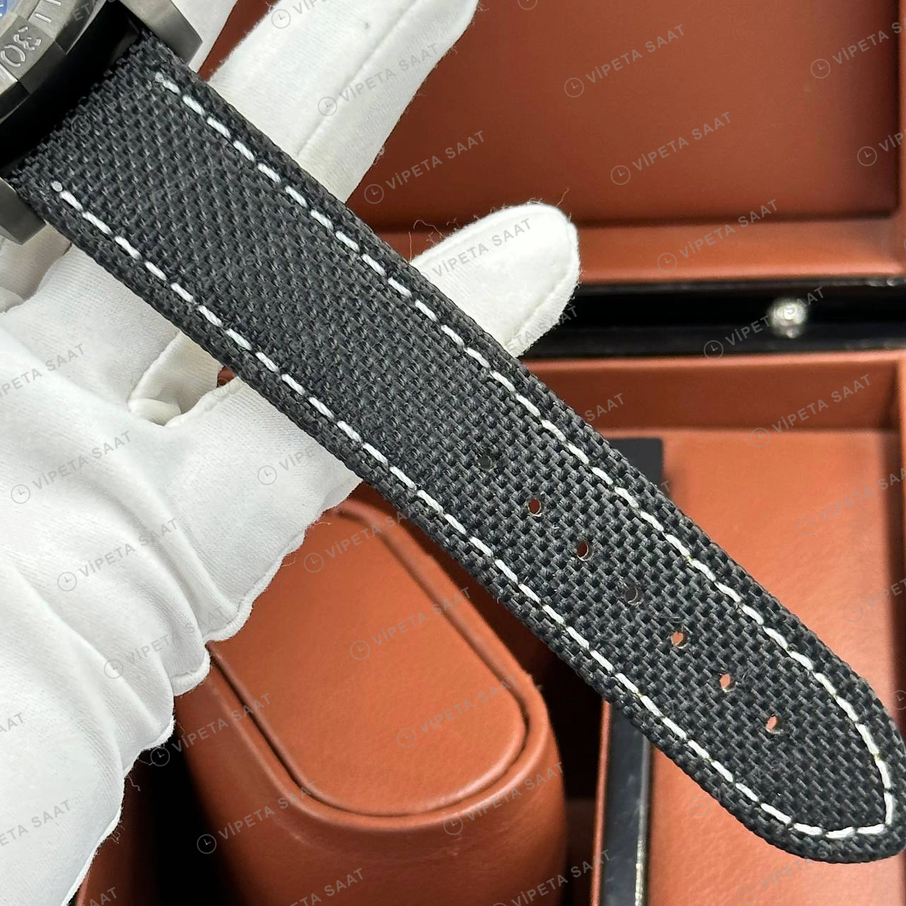 Breitling Avenger B01 44 mm Siyah Kronograf Nato AB0147101B1X1 Super Clone ETA Eta Saat detay 5