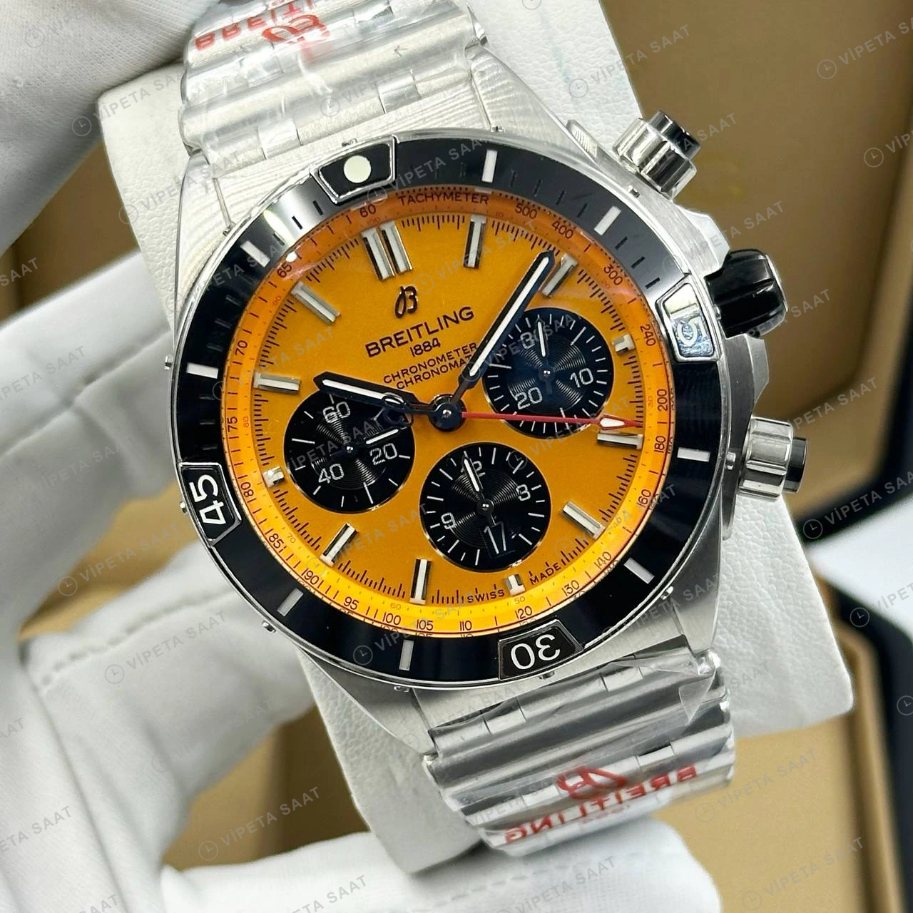 Breitling Chronomat B01 42 mm Turuncu Kronograf Çelik AB0134101K1A1 Super Clone ETA Eta Saat karşıdan görünüm