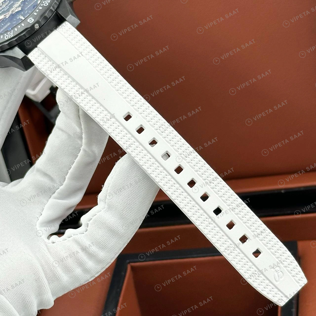 Breitling Endurance Pro 44 mm Siyah Kronograf Beyaz Kauçuk X82310A51B1S1 Super Clone ETA Eta Saat detay 5