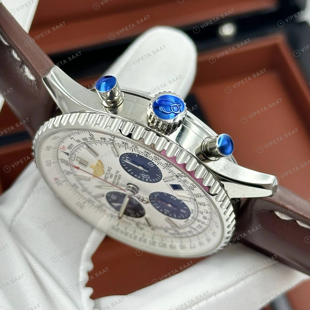 Breitling Navitimer B01 43 mm Beyaz Kronograf Kahve Deri AB0138211G1P1 Super Clone ETA Eta Saat detay 4