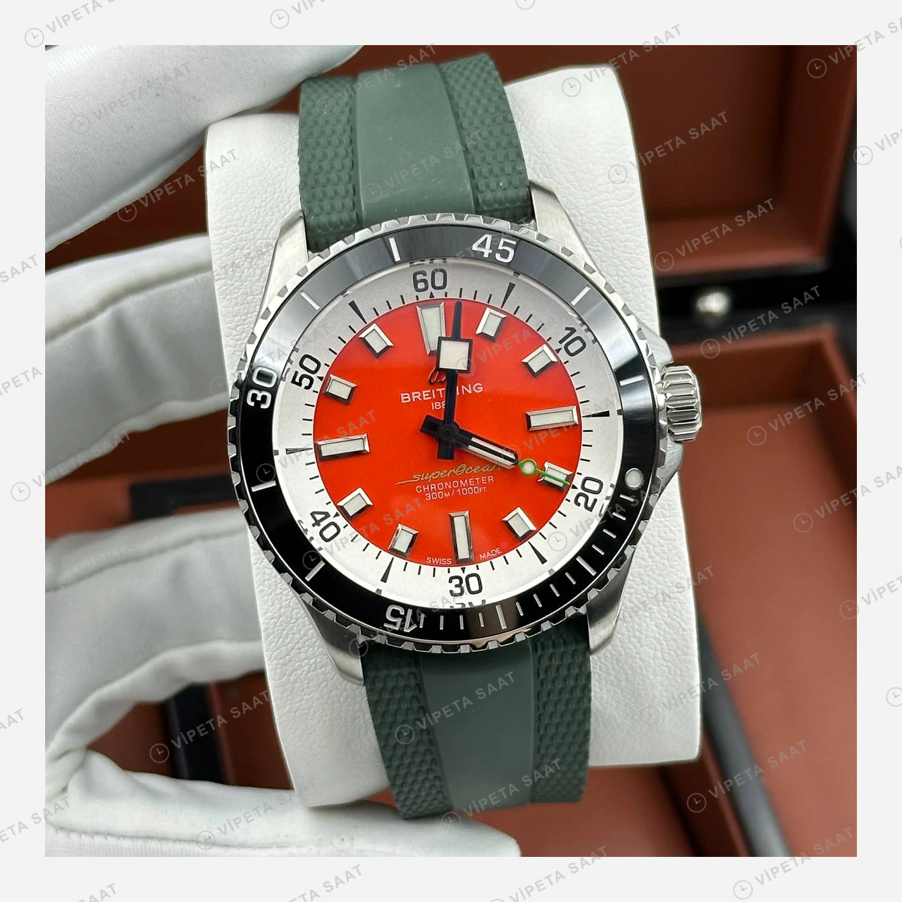 Breitling Superocean Automatic 42 mm Kırmızı Kadran Yeşil Kauçuk A17375211K1S1 Super Clone ETA Eta Saat kadran detayı
