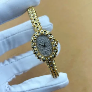 Cartier Baignoire Clou De Paris Sarı Altın Taşlı Pave Kadran Bayan Super Clone ETA Saat karşıdan görünüm
