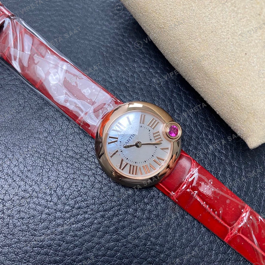 Cartier Ballon Blanc Rose Altin Kasa Sedef Kadran Kirmizi Deri Kordon Super Clone Eta Eta Saat detay 8