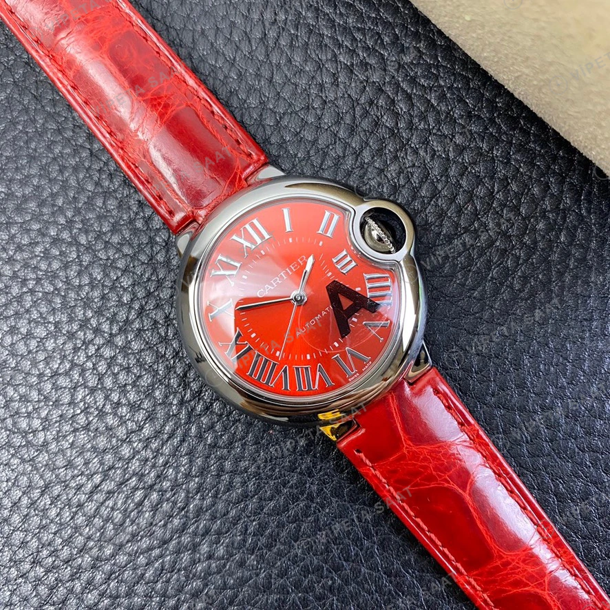 Cartier Ballon Bleu Celik Kasa Kirmizi Kadran Kirmizi Deri Kordon Super Clone Eta Eta Saat detay 9