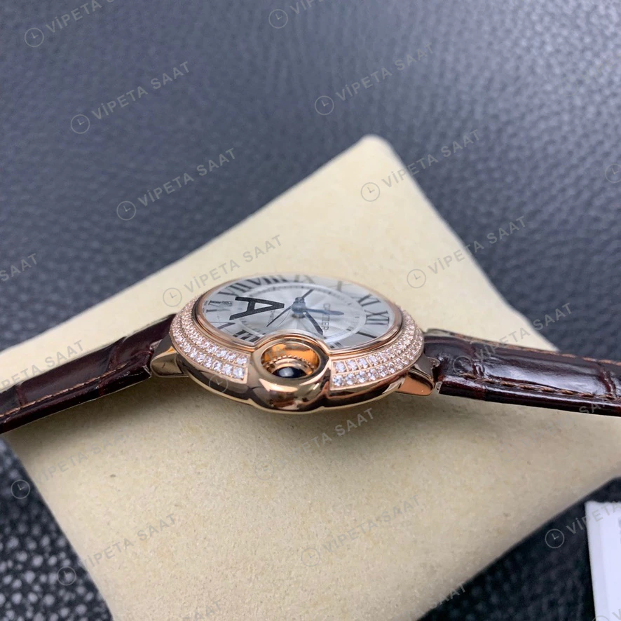 Cartier Ballon Bleu Rose Kasa Baget Bezel Gumus Kadran Kahverengi Deri Kordon Super Clone Eta Saat görünüm 5