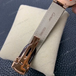 Cartier GMT-Master II Ballon Bleu Rose Kasa Baget Bezel Kahve Kadran Kahverengi Deri Kordon Super Clone Eta Eta Saat karşıdan görünüm