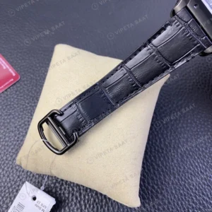 Cartier GMT-Master II Santos Siyah DLC Kasa Siyah Deri Kordon Gümüş Kadran Super Clone Eta Eta Saat karşıdan görünüm