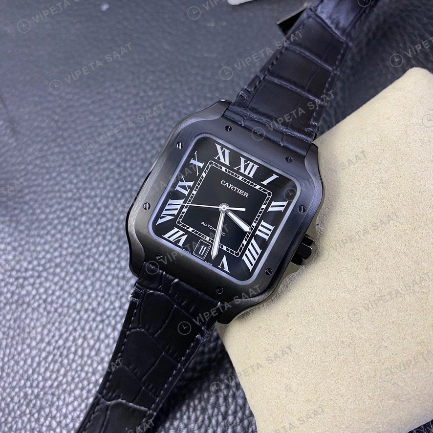 Cartier GMT-Master II Santos Siyah DLC Kasa Siyah Deri Kordon Gümüş Kadran Super Clone Eta Eta Saat detay 4