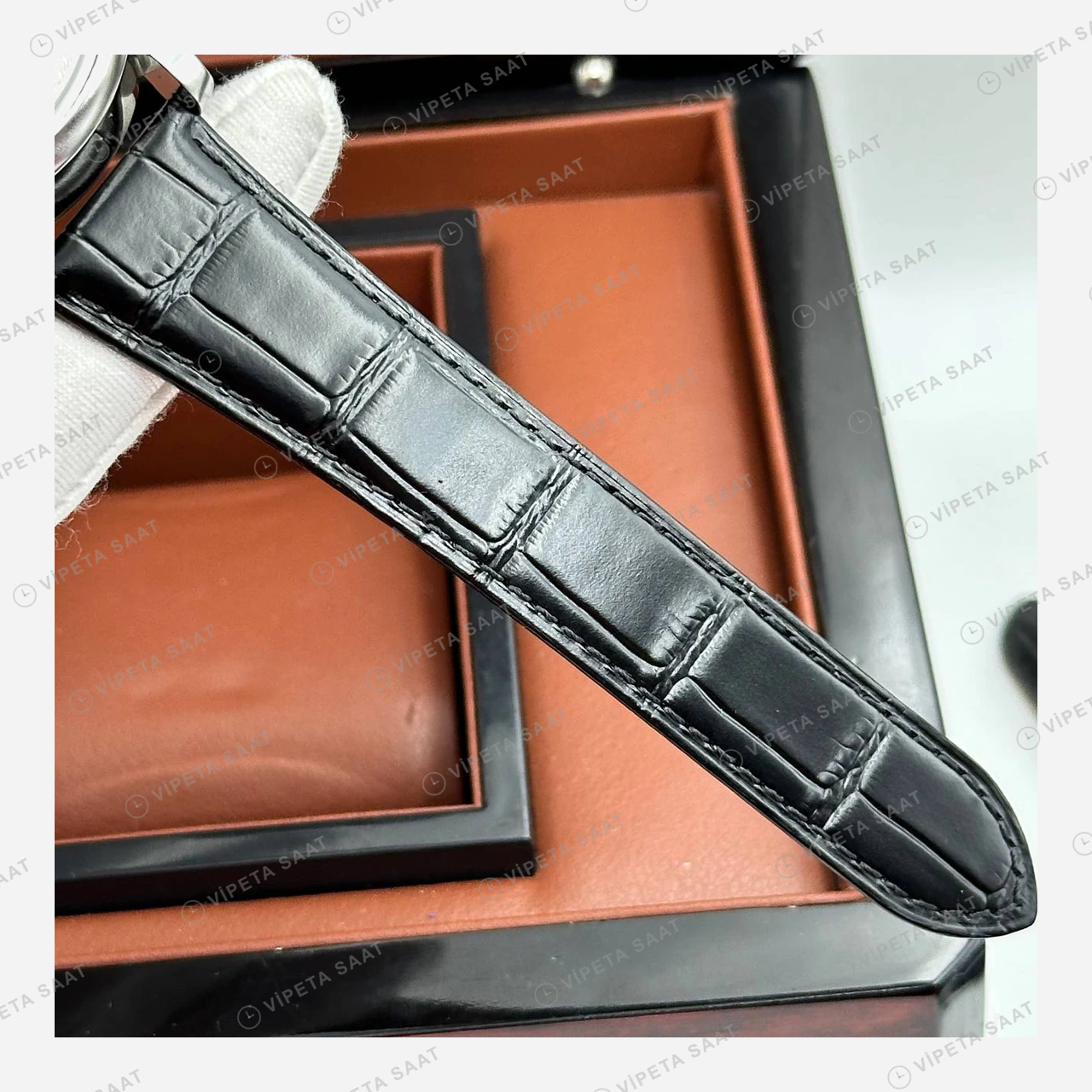 Cartier Rotonde Beyaz Tourbillon Deri Super Clone ETA Eta Saat detay 5