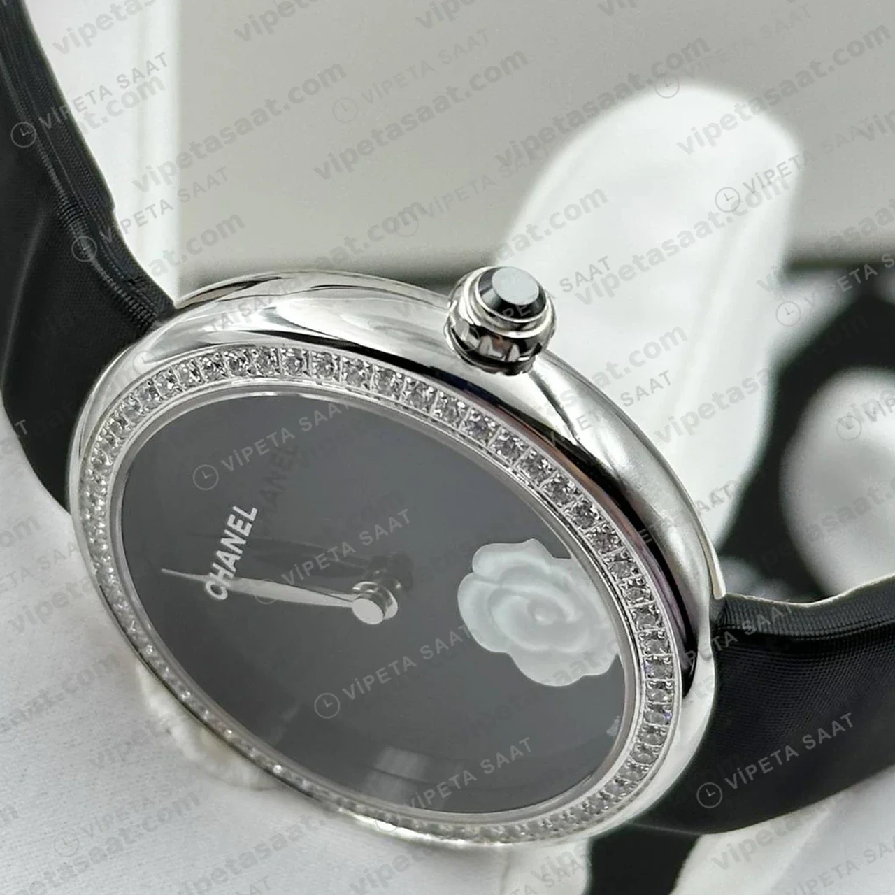 Chanel Mademoiselle Prive Kamelya Siyah Elmas Taşlı Deri Super Clone ETA Saat detay 4