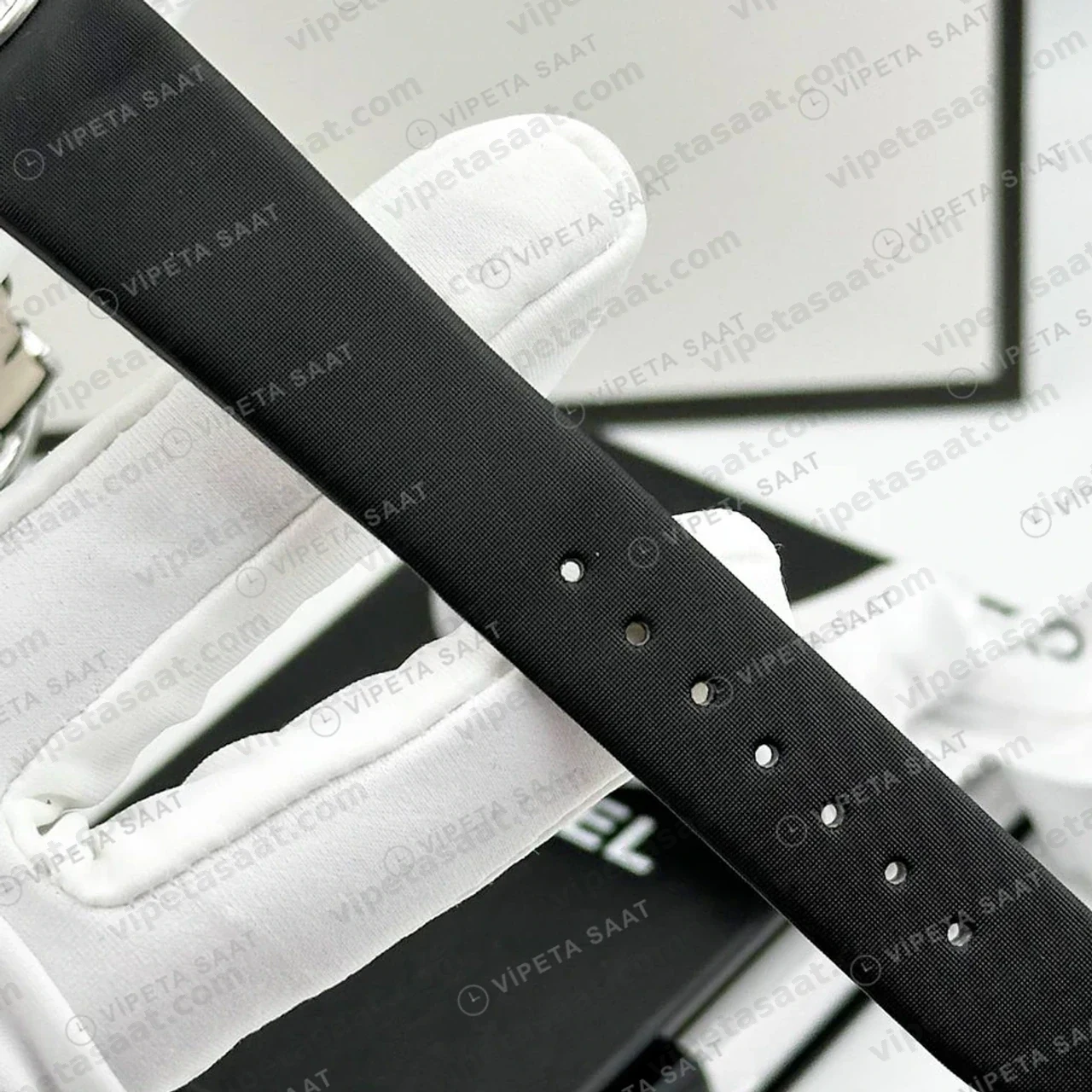 Chanel Mademoiselle Prive Kamelya Siyah Elmas Taşlı Deri Super Clone ETA Saat detay 6