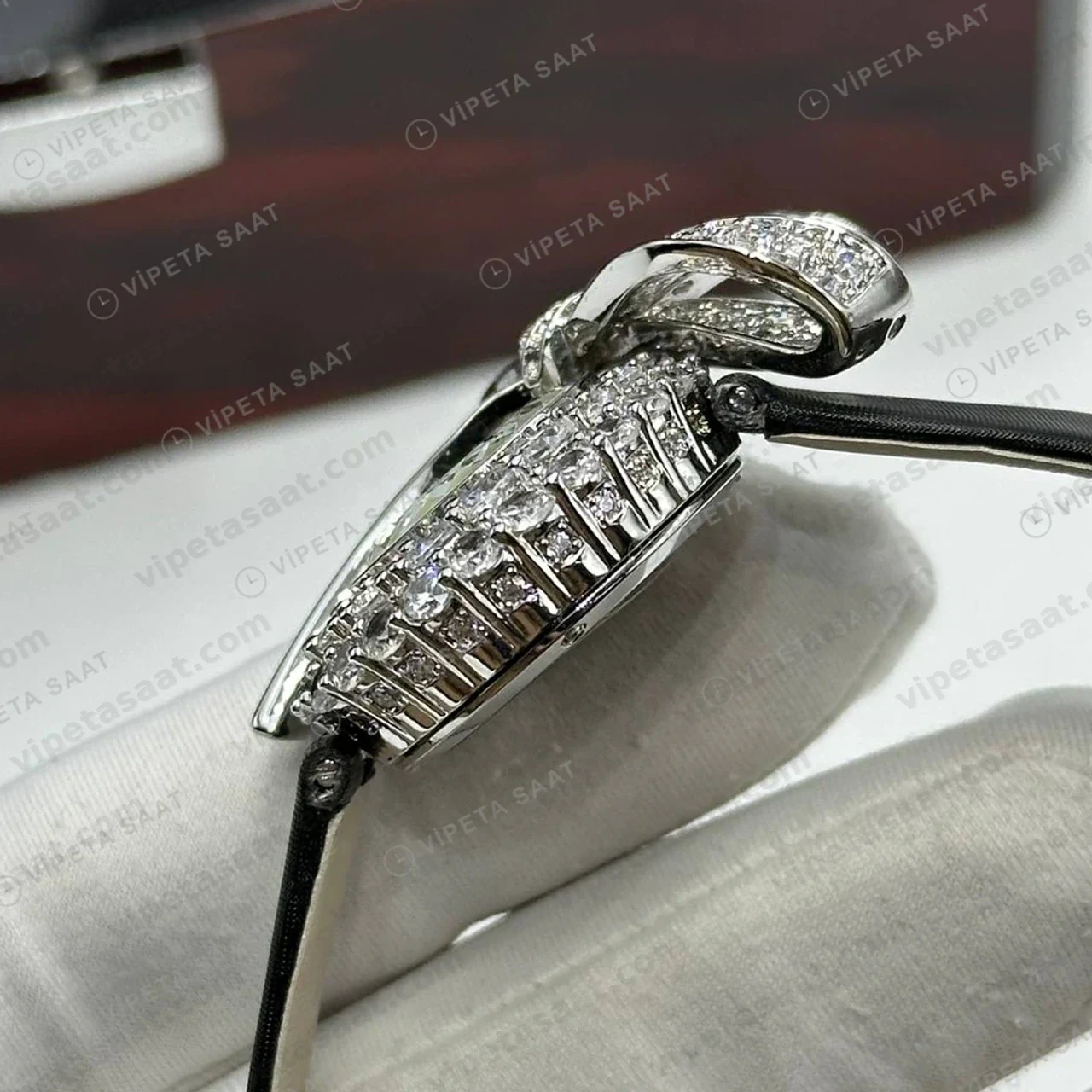 Graff Diamond Fiyonk Elmas Taşlı Saten Super Clone ETA Saat detay 4