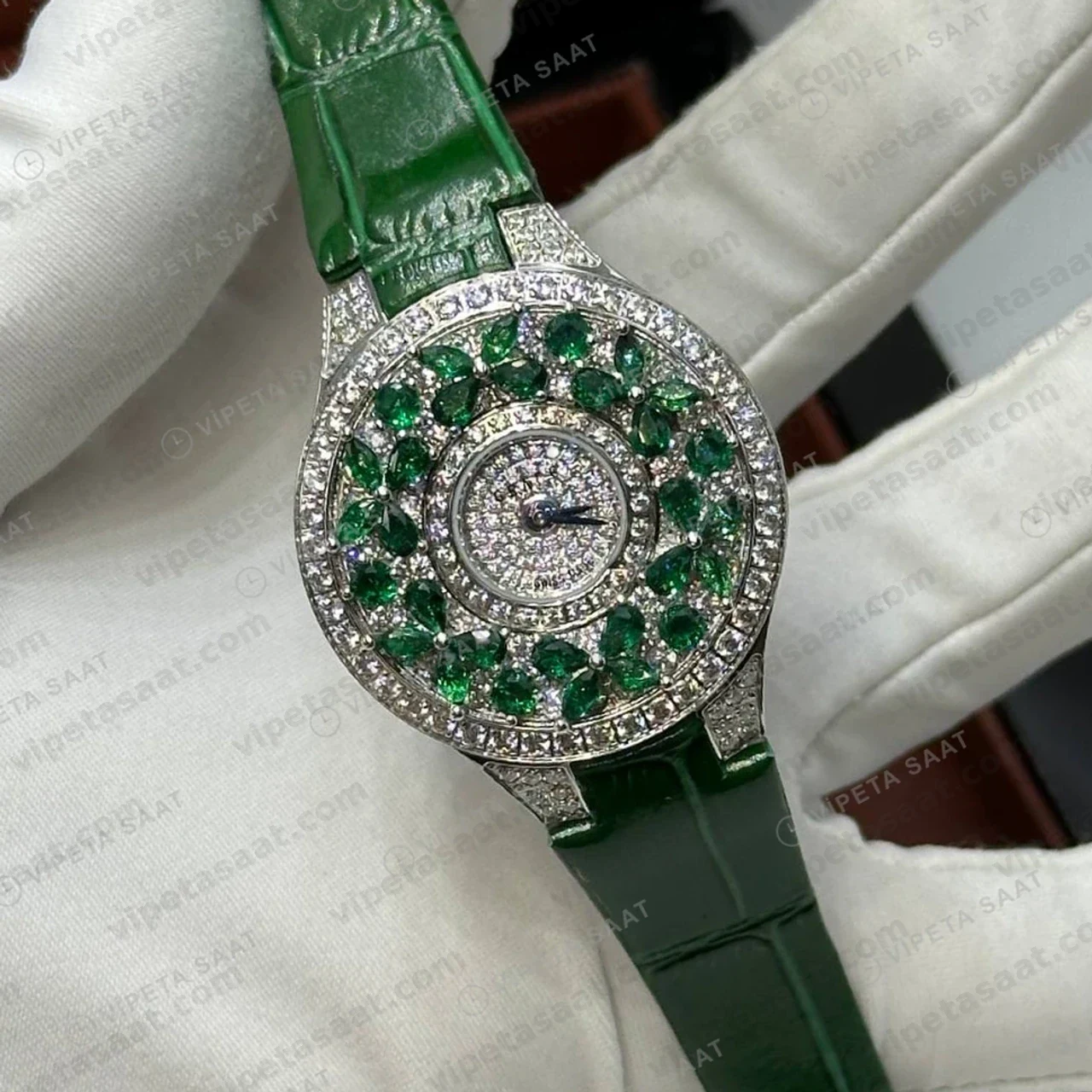 Graff Diamond Zümrüt Taşlı Yeşil Deri Super Clone ETA Saat detay 6
