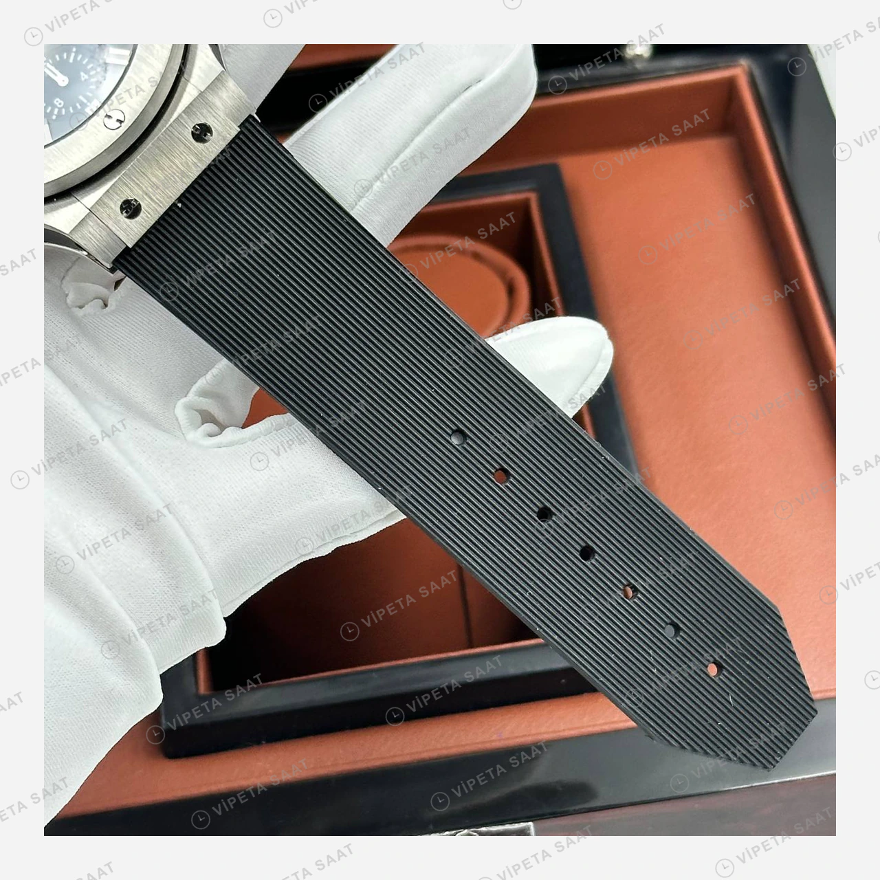 Hublot Big Bang Çelik Siyah Kronograf Klasik Super Clone ETA Eta Saat karşıdan görünüm