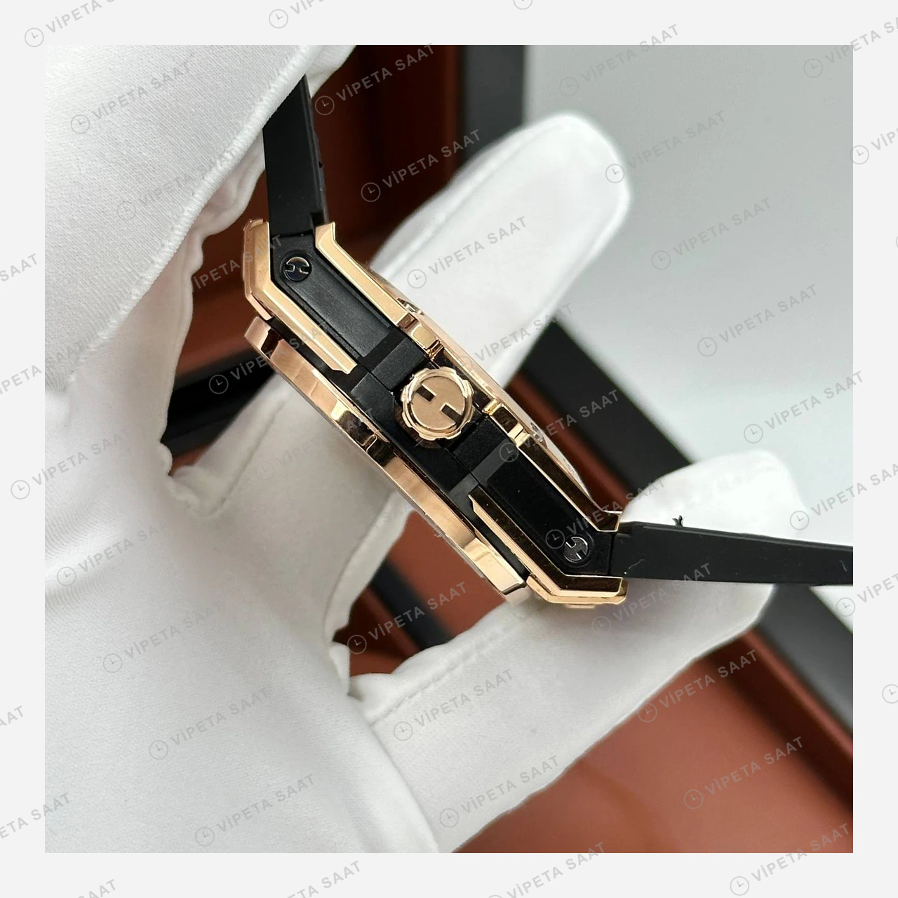 Hublot Big Bang Gökkuşağı Taşlı Pave Kadran Kauçuk Super Clone ETA Eta Saat yan görünüm