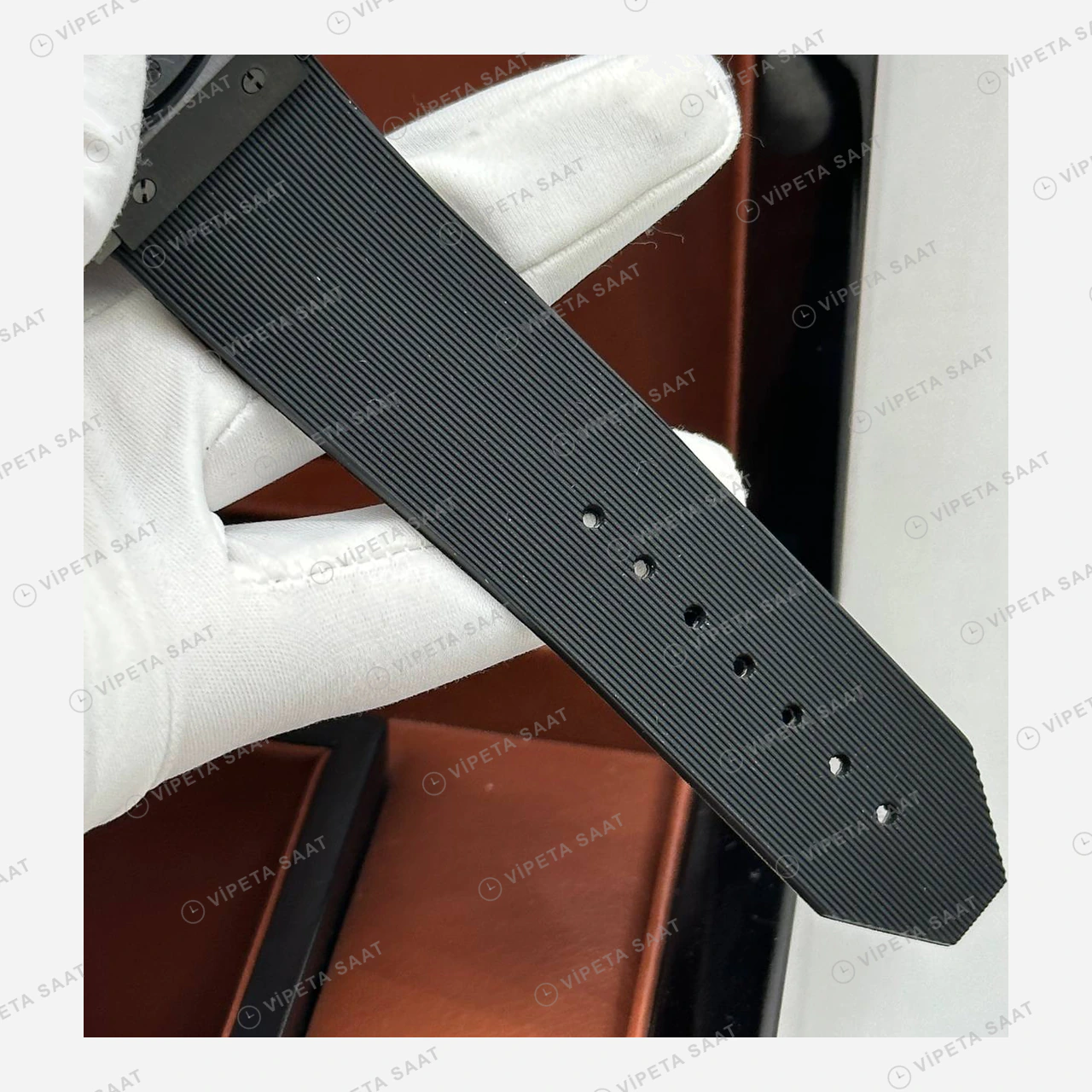 Hublot Big Bang Gümüş Çiçek Pave Kadran Kauçuk Super Clone ETA Eta Saat karşıdan görünüm