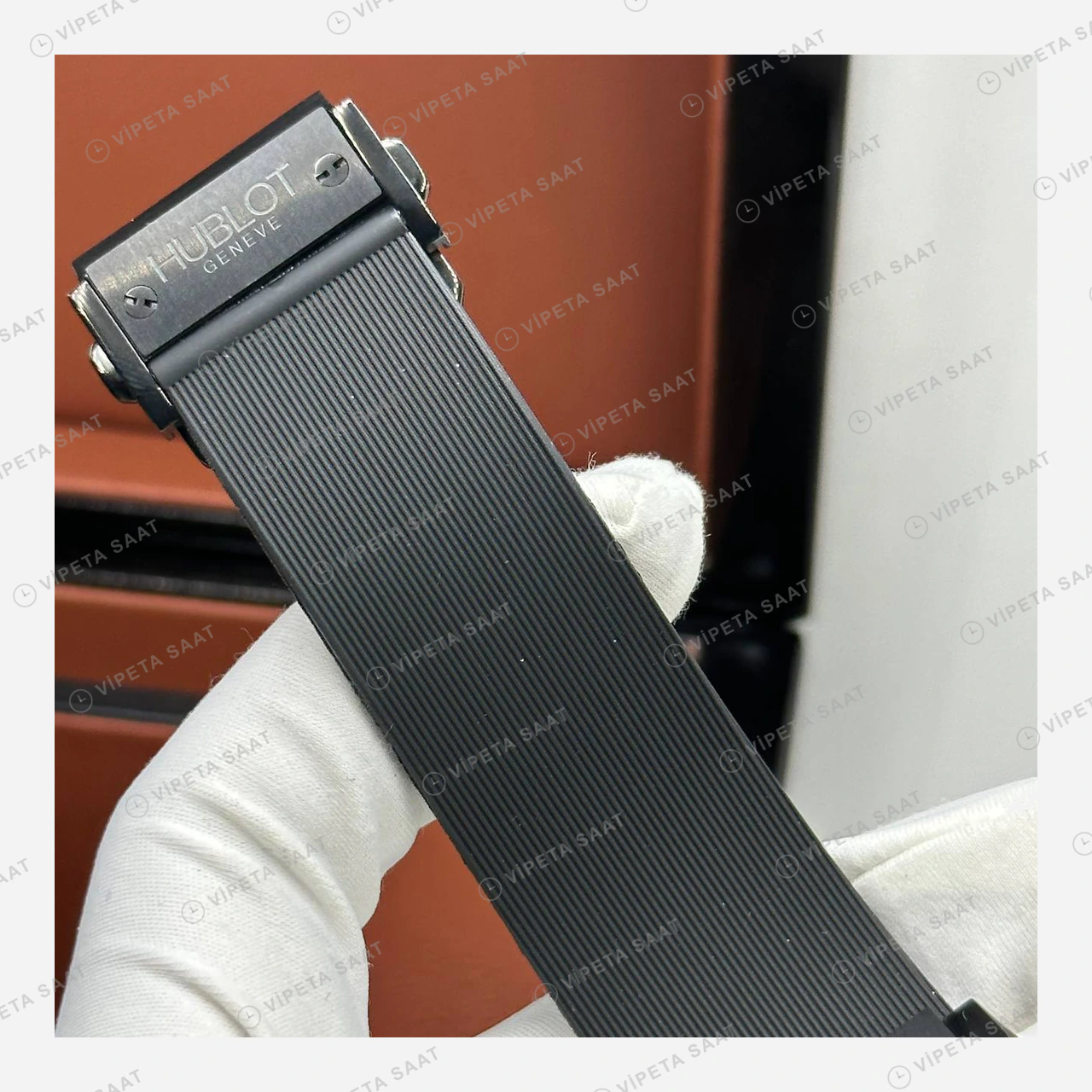 Hublot Big Bang Gümüş Çiçek Pave Kadran Kauçuk Super Clone ETA Eta Saat yan görünüm