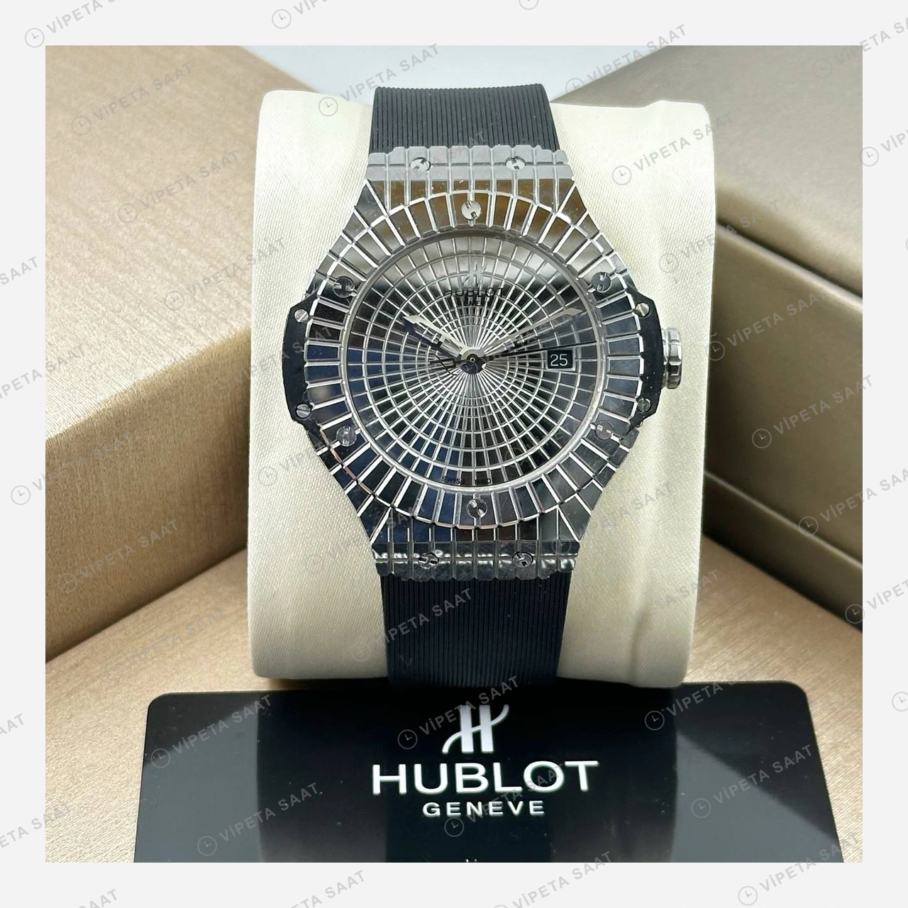 Hublot Big Bang Gümüş Pave Taşlı Kadran Gece Super Clone ETA Eta Saat karşıdan görünüm