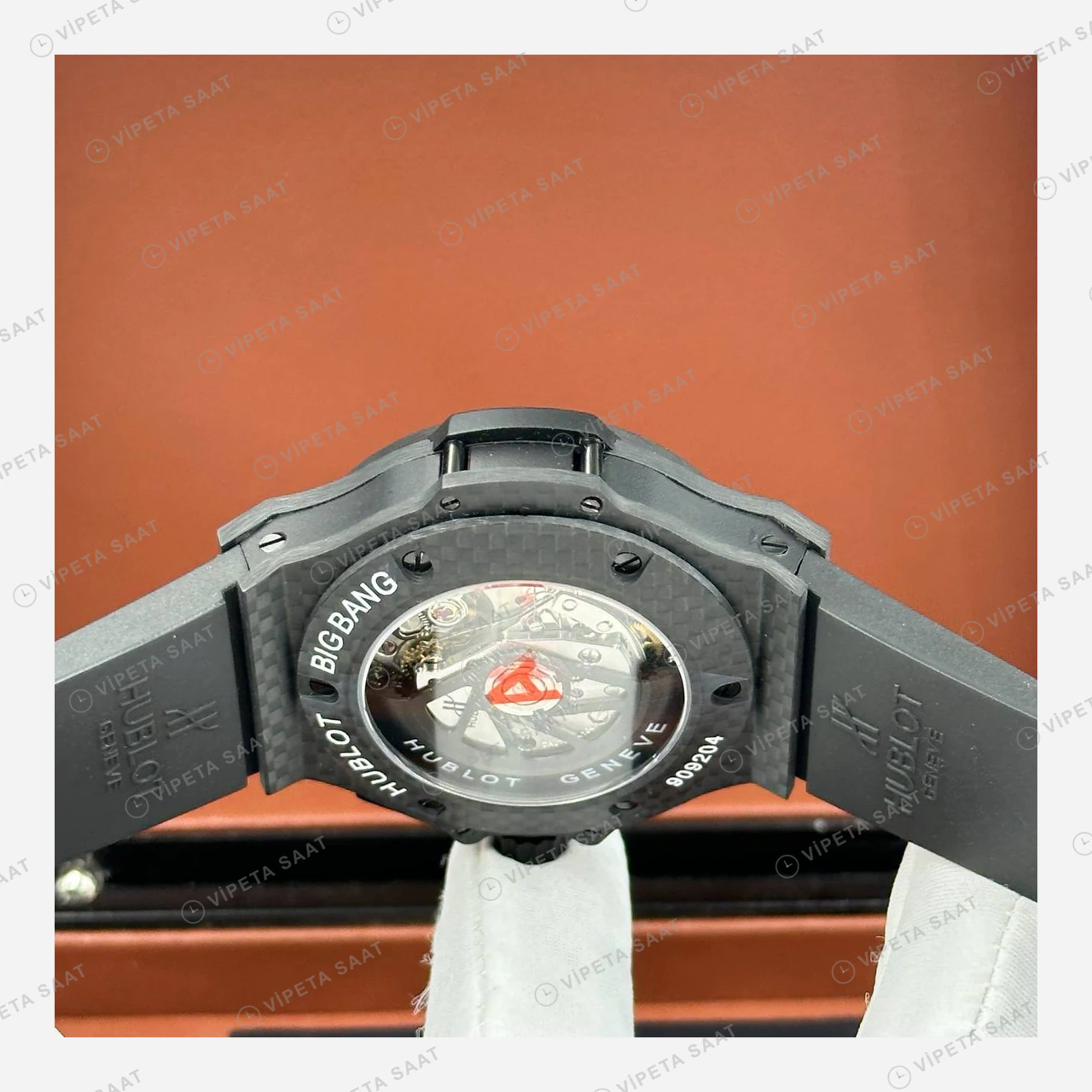 Hublot Big Bang Karbon Siyah Kronograf Kauçuk Super Clone ETA Eta Saat yan görünüm