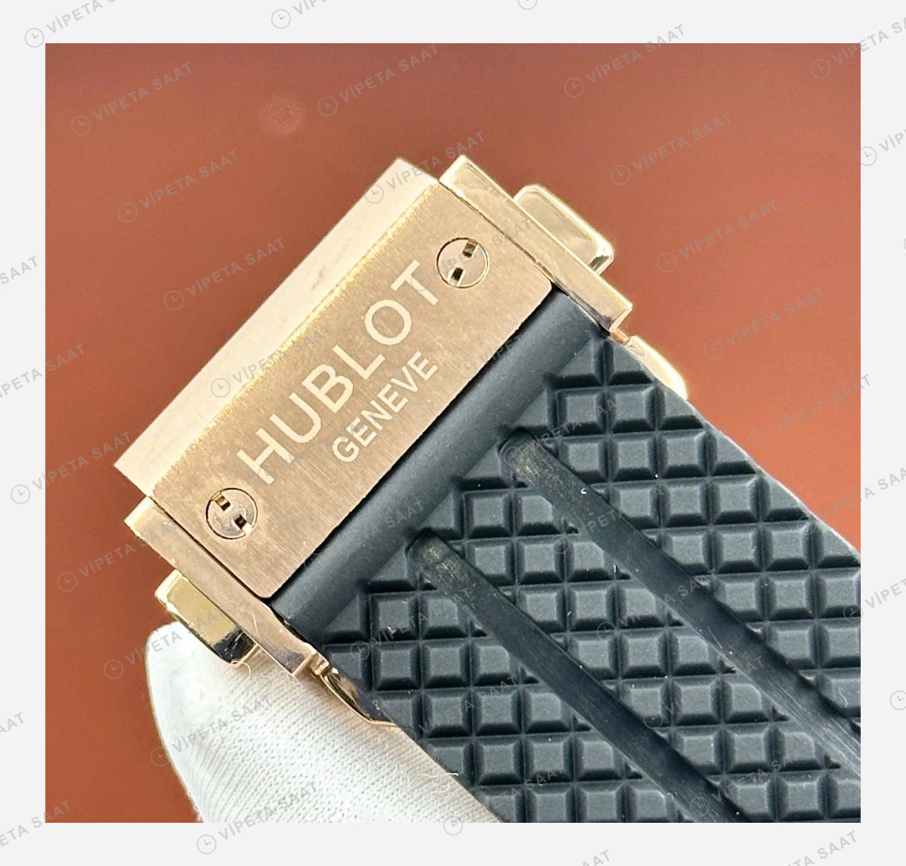 Hublot Big Bang Rose Seramik Kronograf Kauçuk Super Clone ETA Eta Saat karşıdan görünüm
