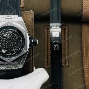 Hublot Big Bang Sang Bleu Celik Kasa Siyah Kadran Siyah Deri Super Clone Eta Eta Saat karşıdan görünüm