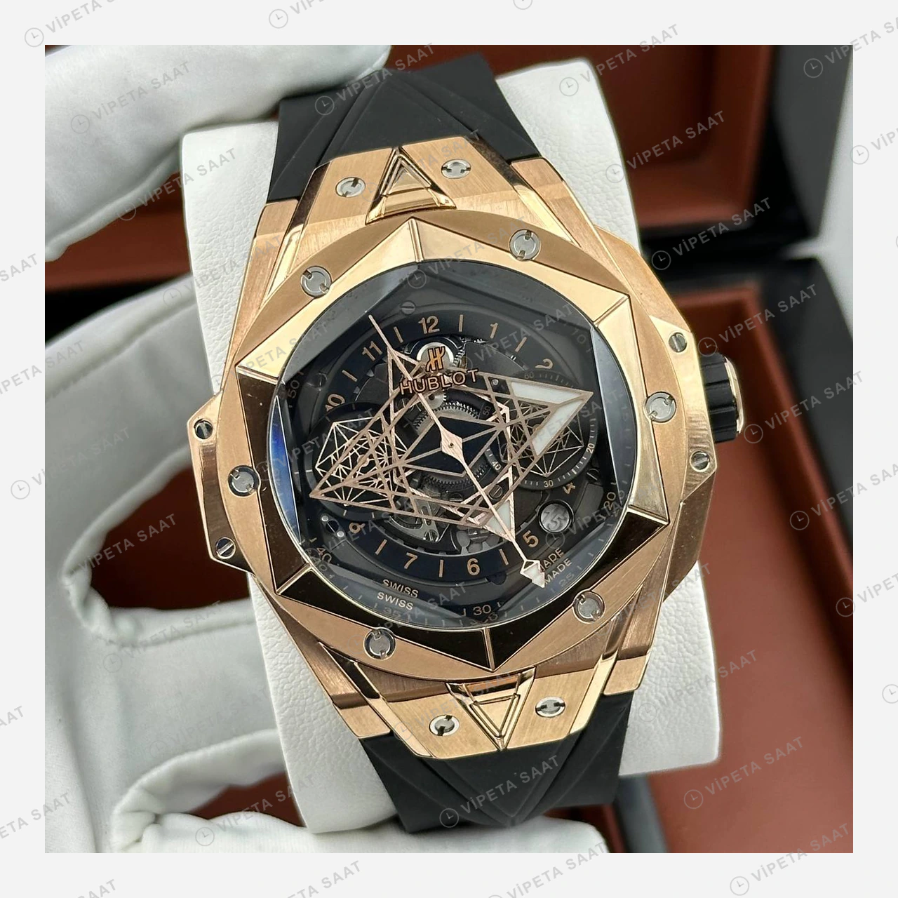 Hublot Big Bang Sang Bleu Rose Skeleton Lacivert Kauçuk Super Clone ETA Eta Saat yan görünüm