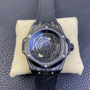 Hublot Big Bang Sang Bleu Siyah Seramik Kasa Siyah Kadran Siyah Deri Kordon Super Clone Eta Eta Saat karşıdan görünüm
