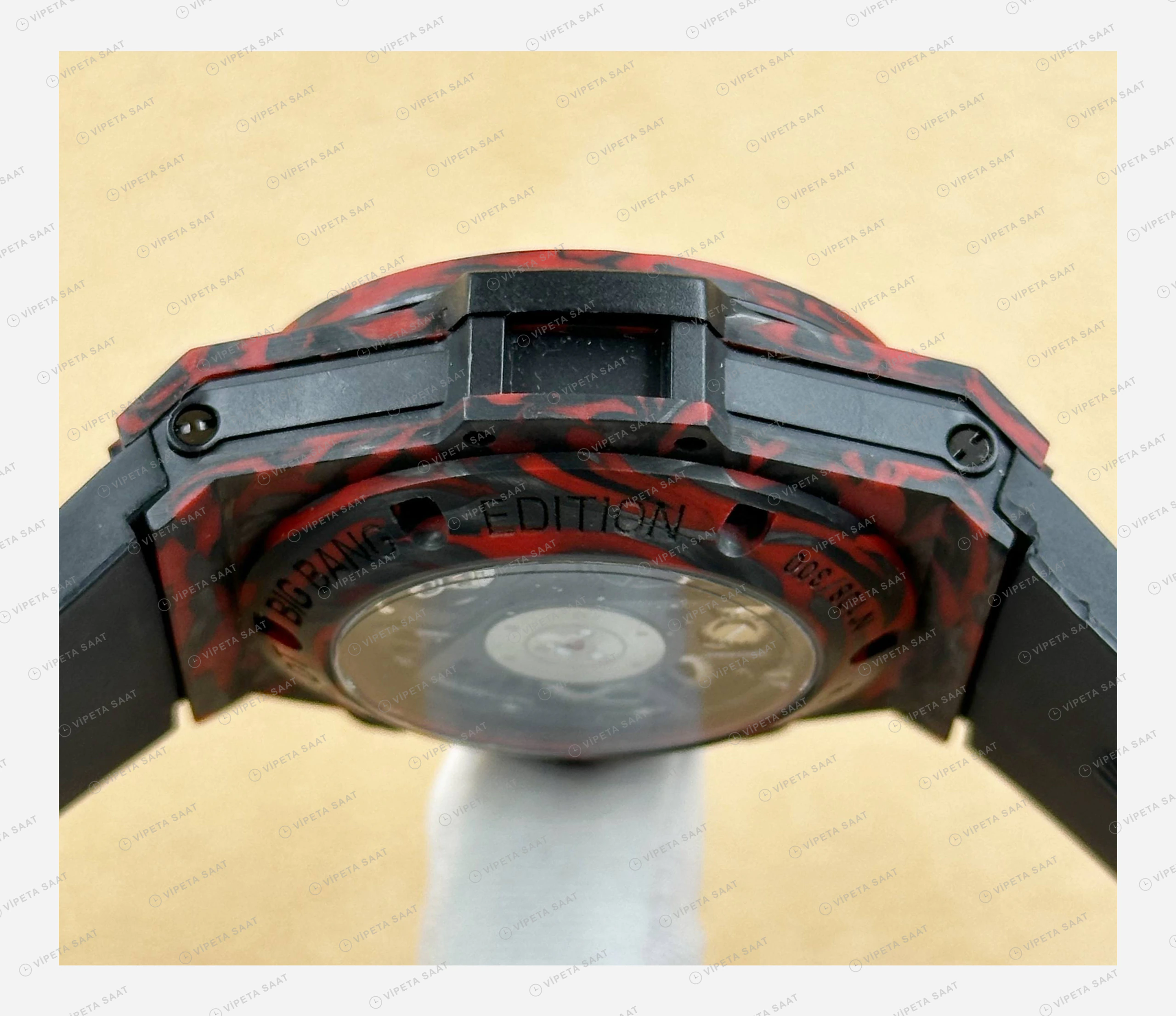 Hublot Big Bang Unico Kırmızı Karbon Skeleton Kronograf Kauçuk Super Clone ETA Eta Saat yan görünüm